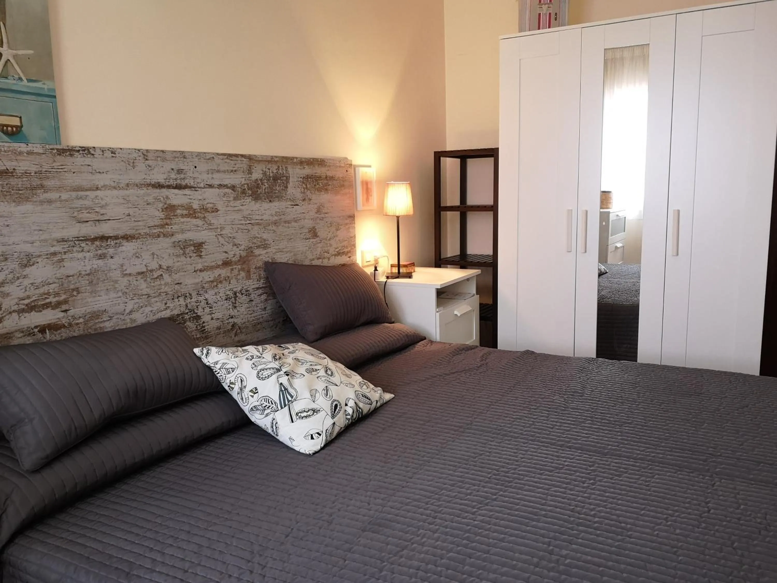 Bedroom, Bed in LLOGUER30 Apartamento Lotus, piscina y parquing