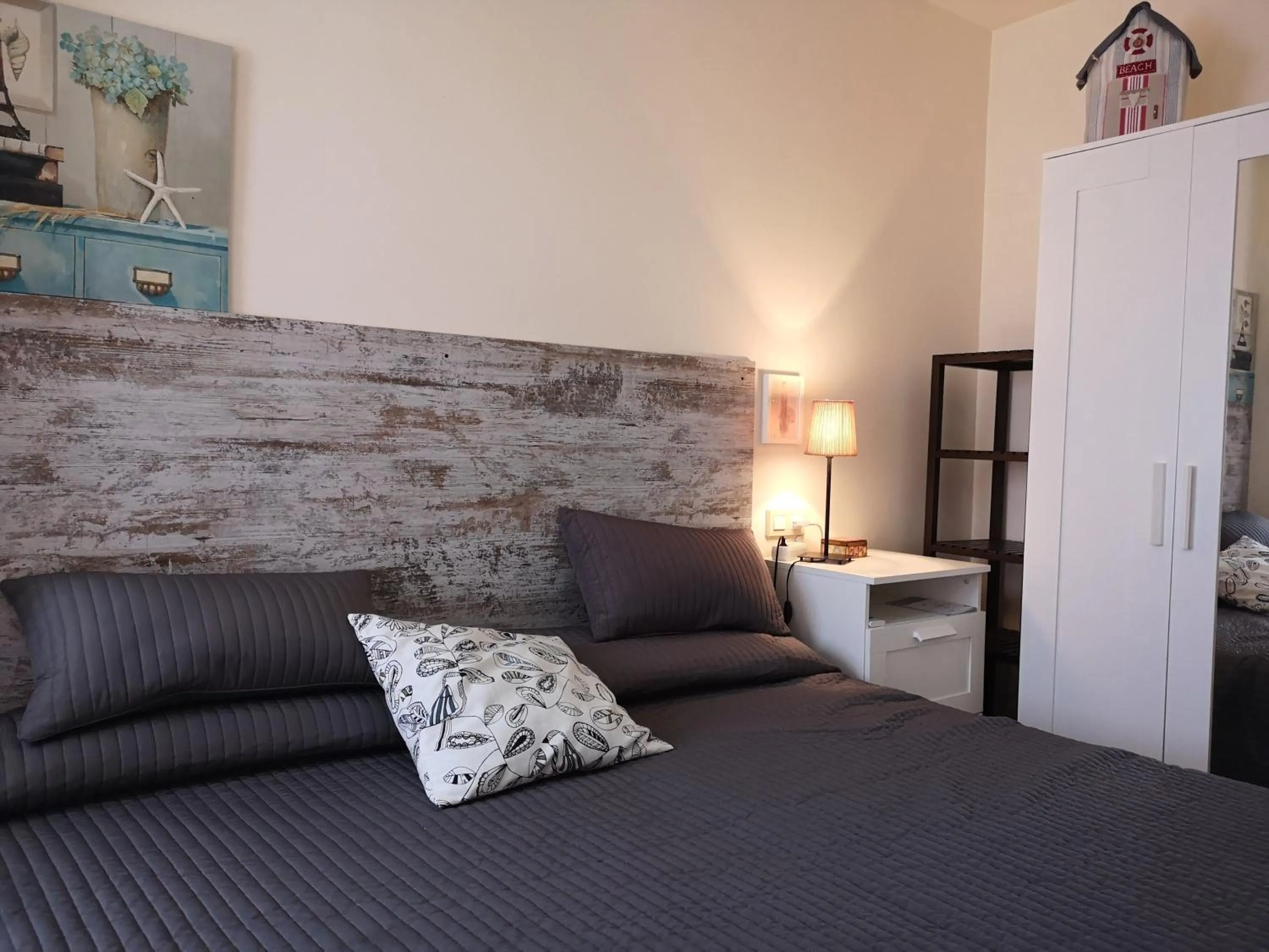 Bedroom, Bed in LLOGUER30 Apartamento Lotus, piscina y parquing