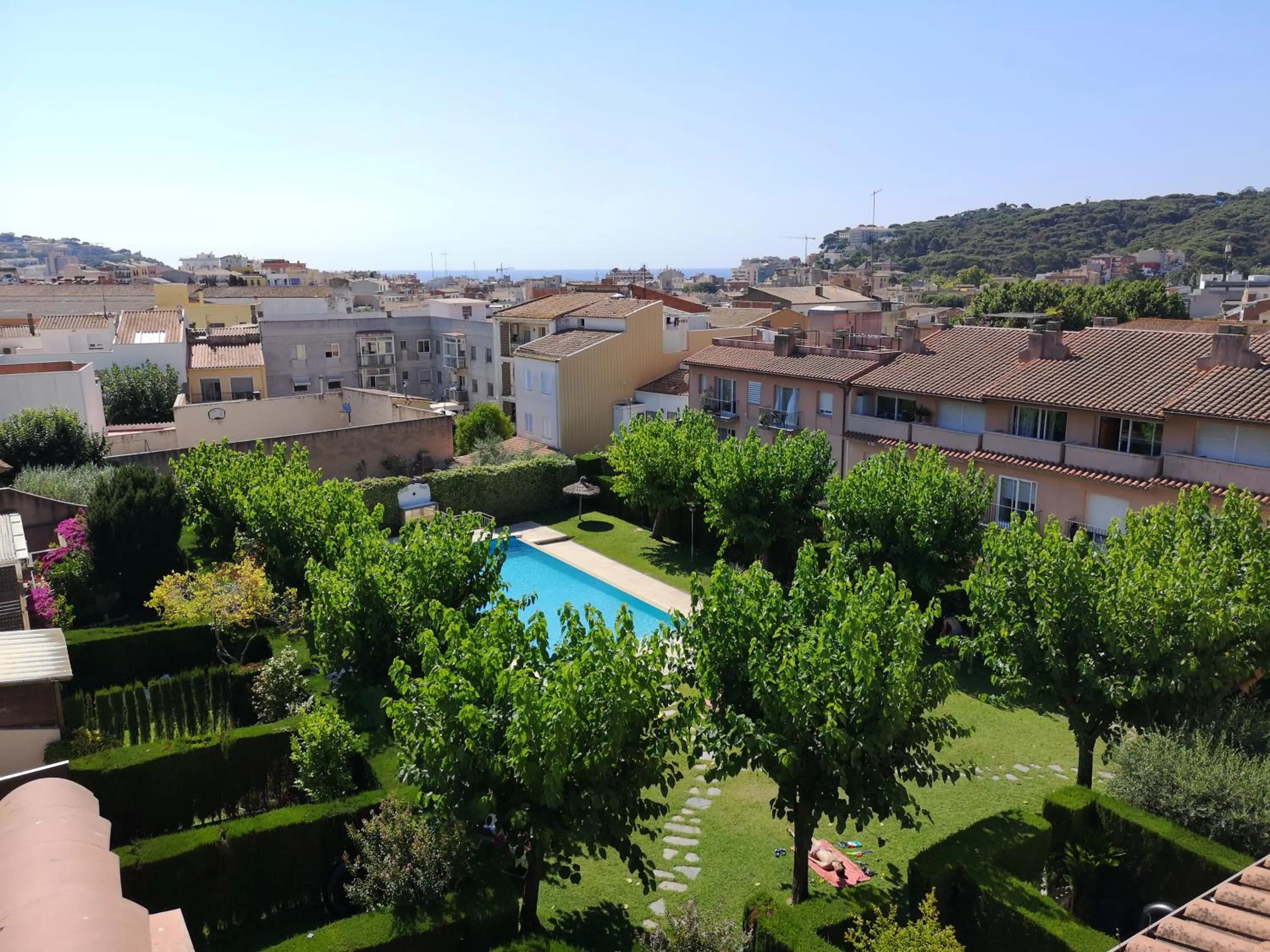 Swimming pool in LLOGUER30 Apartamento Lotus, piscina y parquing