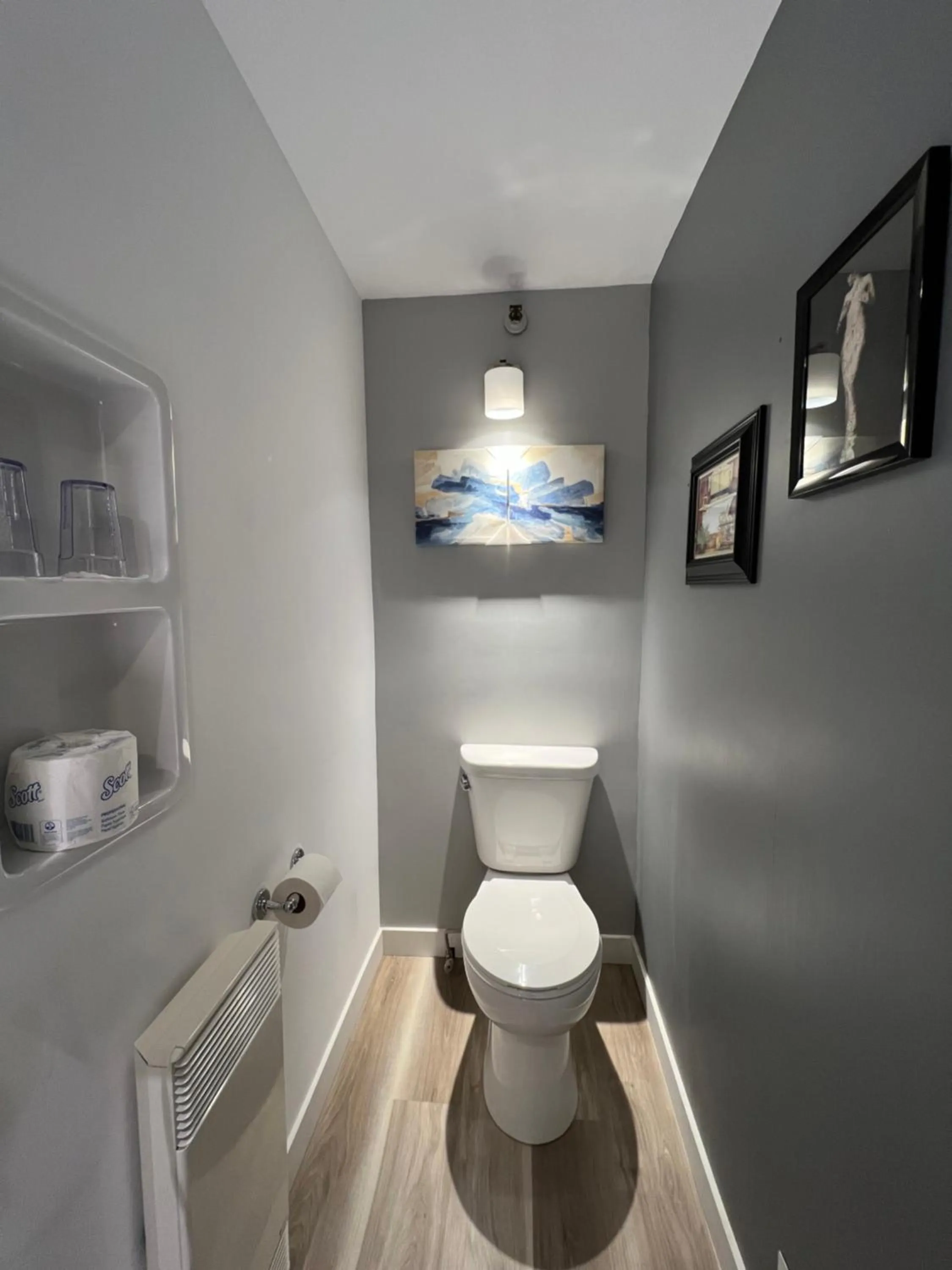 Toilet, Bathroom in Auberge Le Pomerol