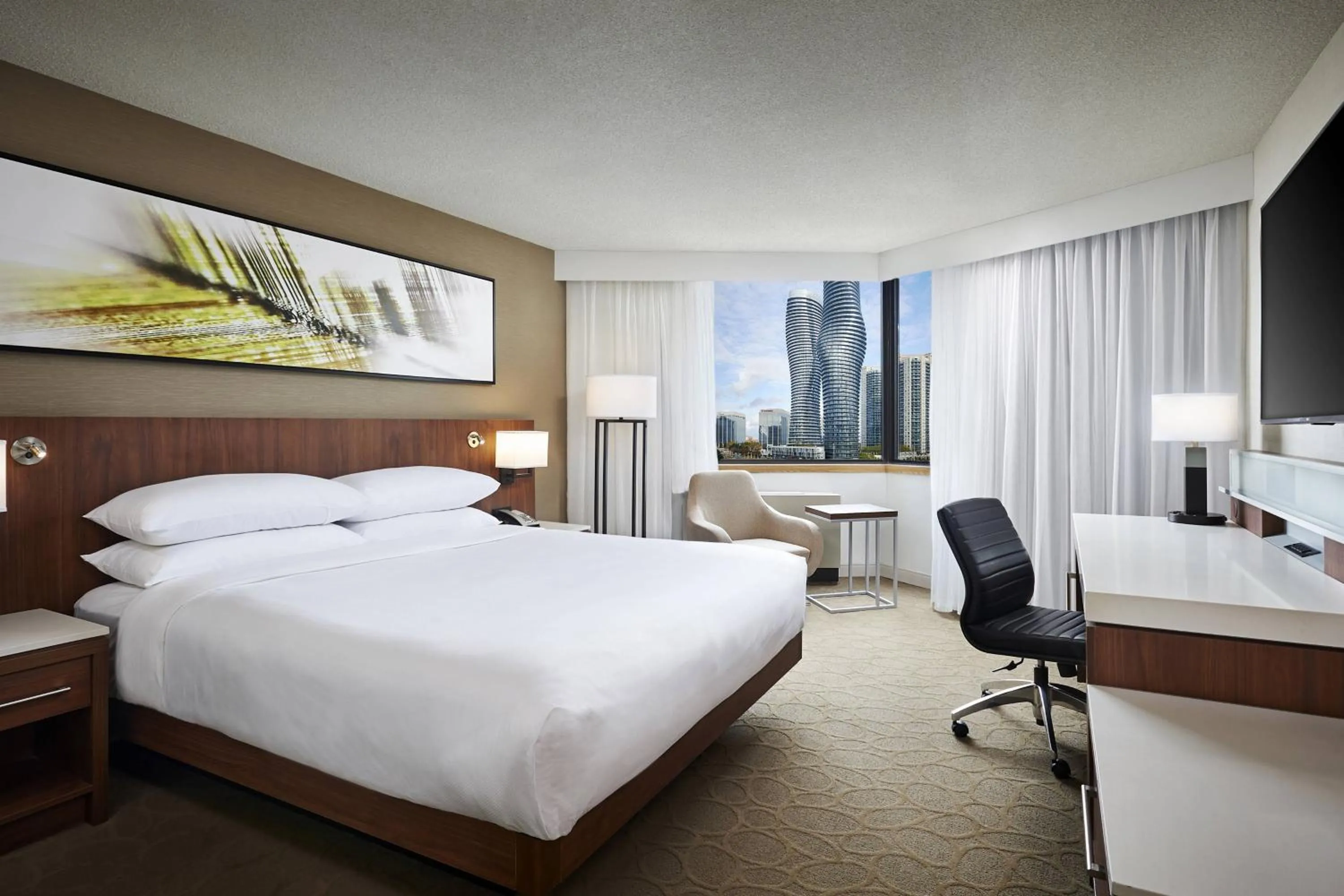 Photo of the whole room, Bed in Delta Hotels by Marriott Toronto Mississauga
