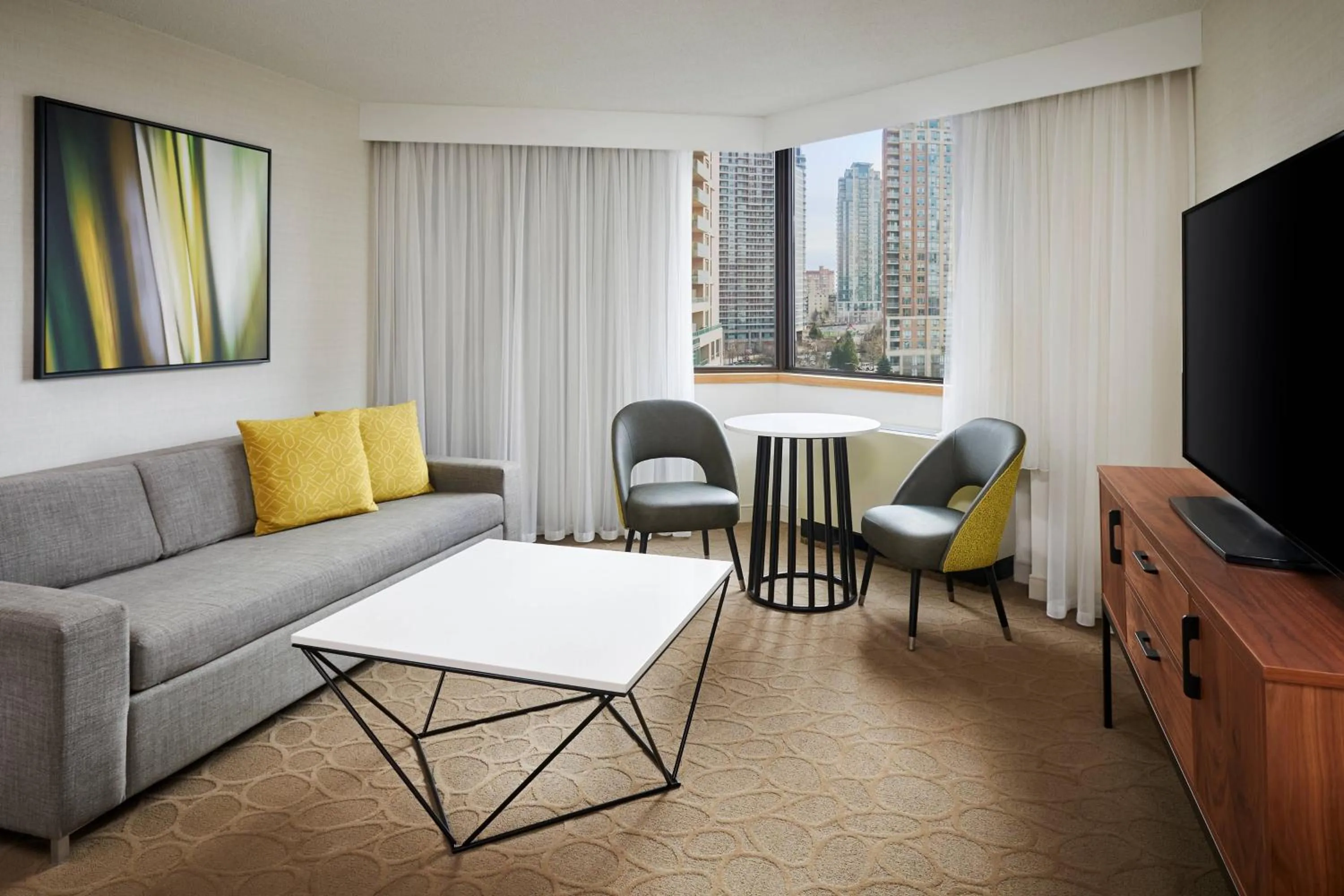 Living room in Delta Hotels by Marriott Toronto Mississauga