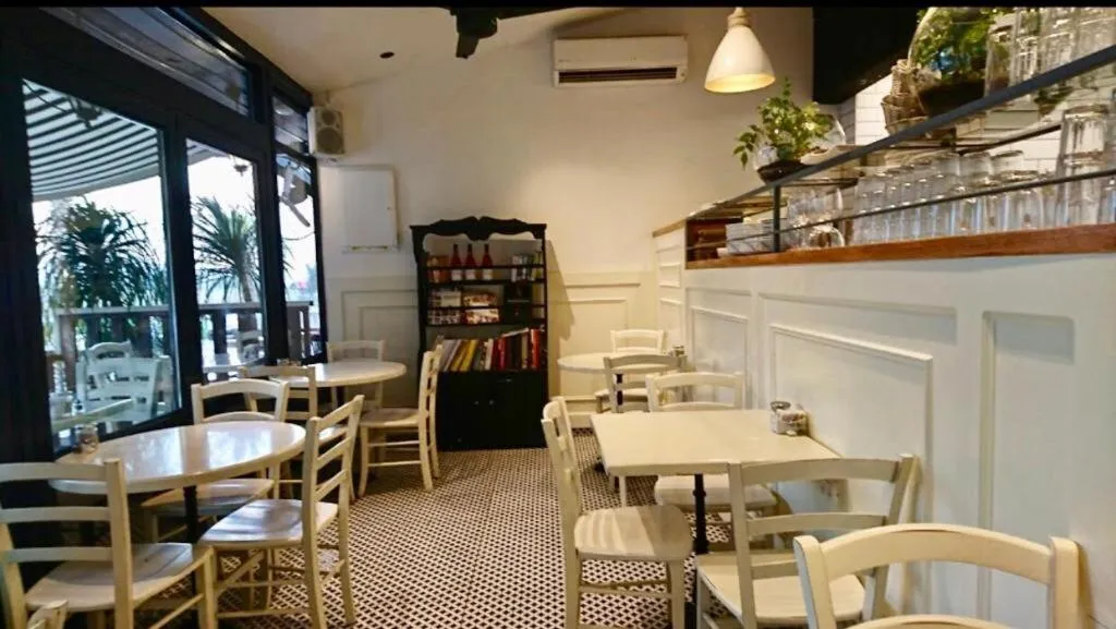 Restaurant/places to eat in Suites in the Galilee