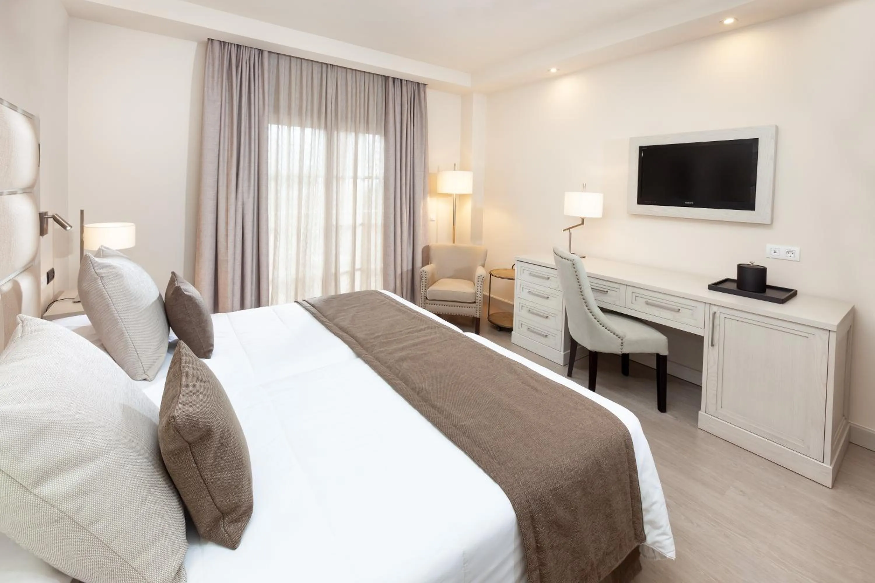 Bedroom, Bed in Hotel RIU Garoé