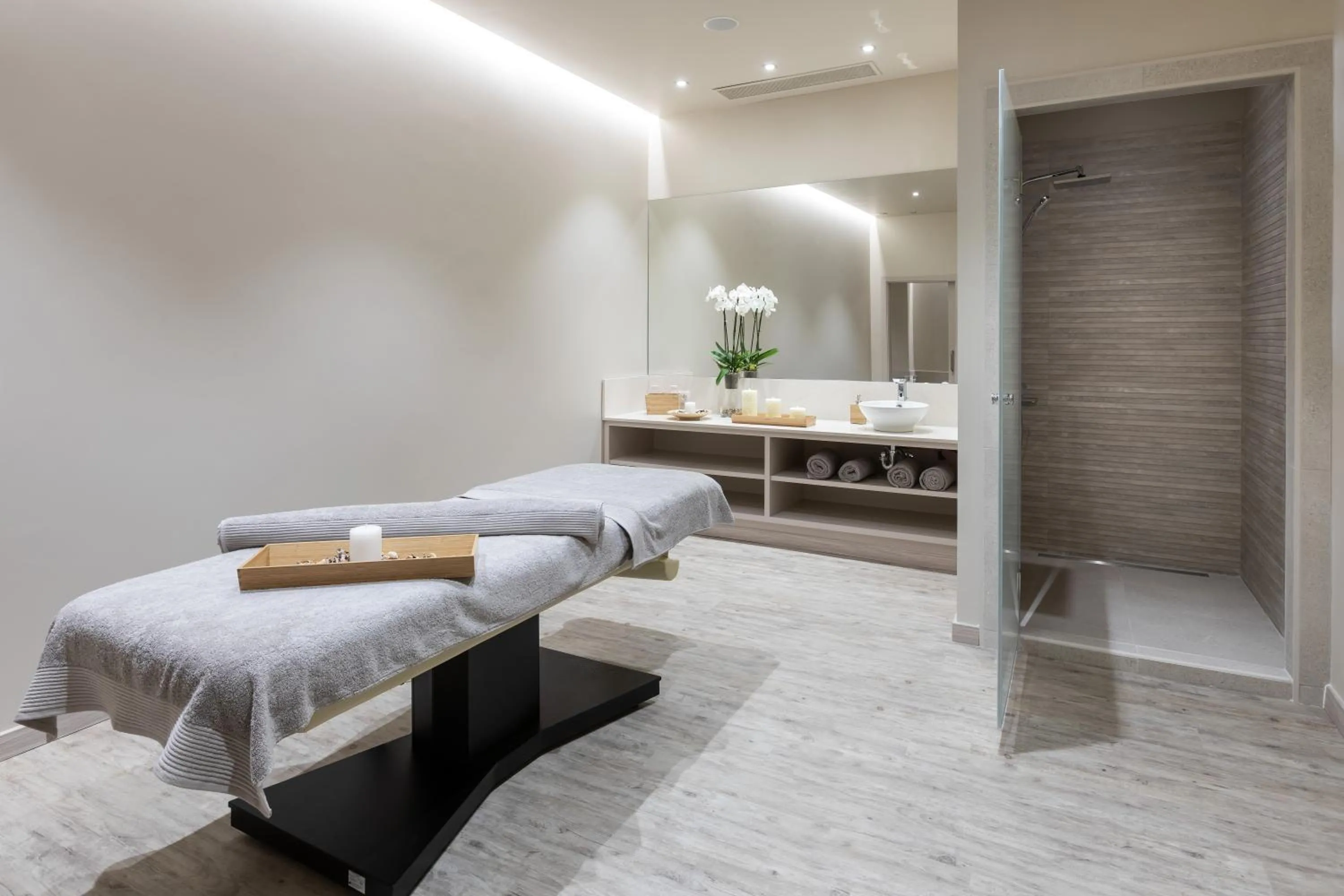 Massage, Bed in Hotel RIU Garoé