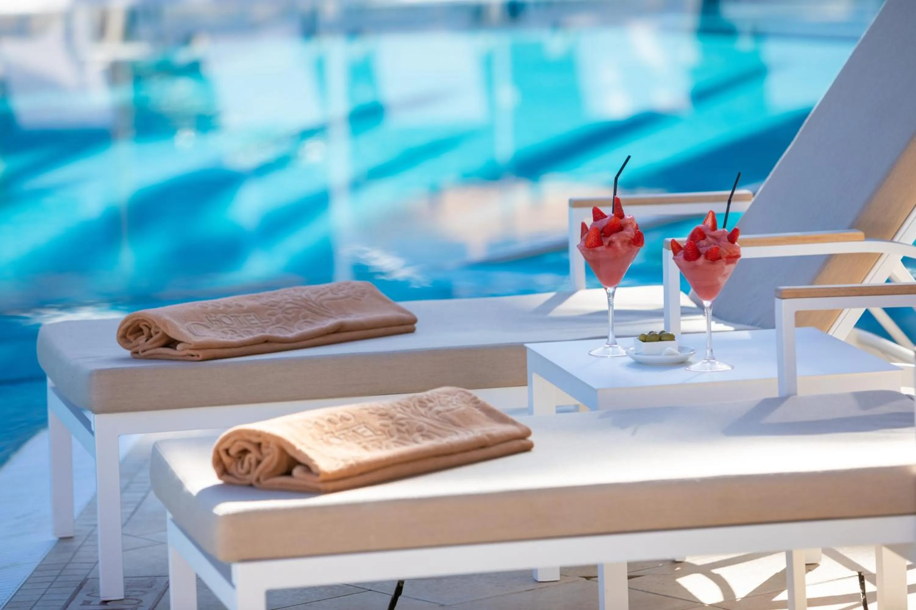 Swimming pool in Hotel RIU Garoé