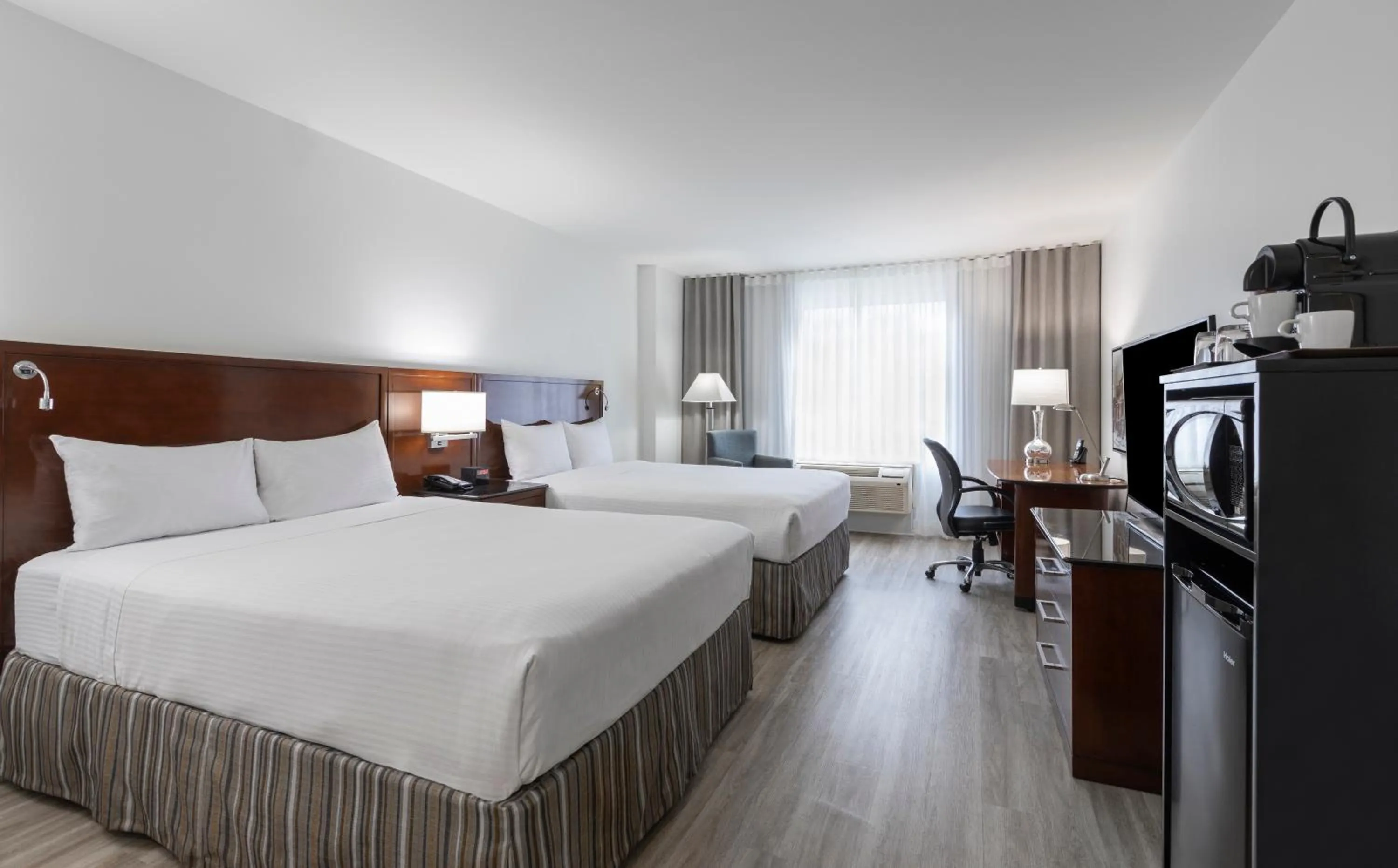 Bedroom, Bed in Le Nouvel Hotel