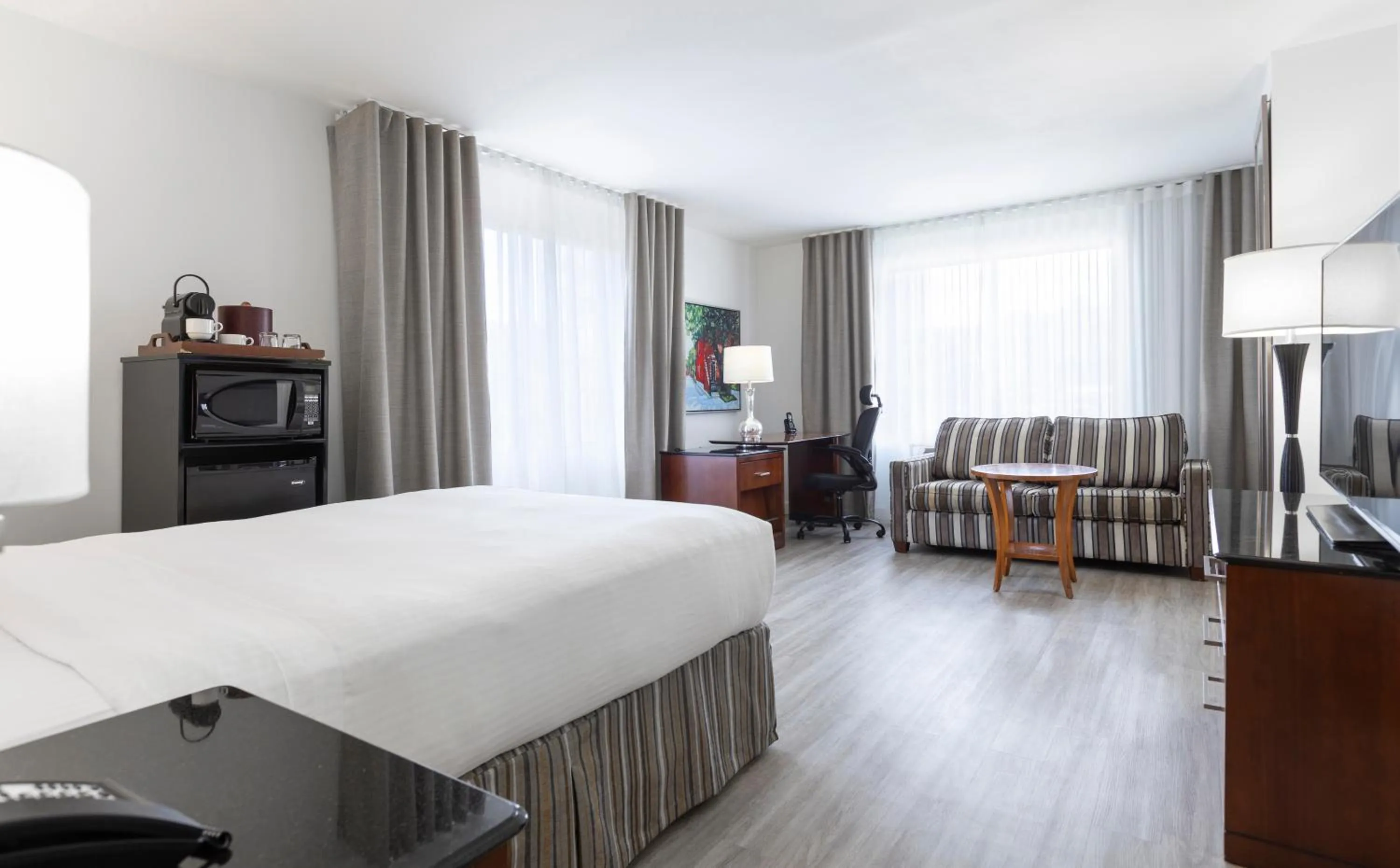 Bedroom, Bed in Le Nouvel Hotel