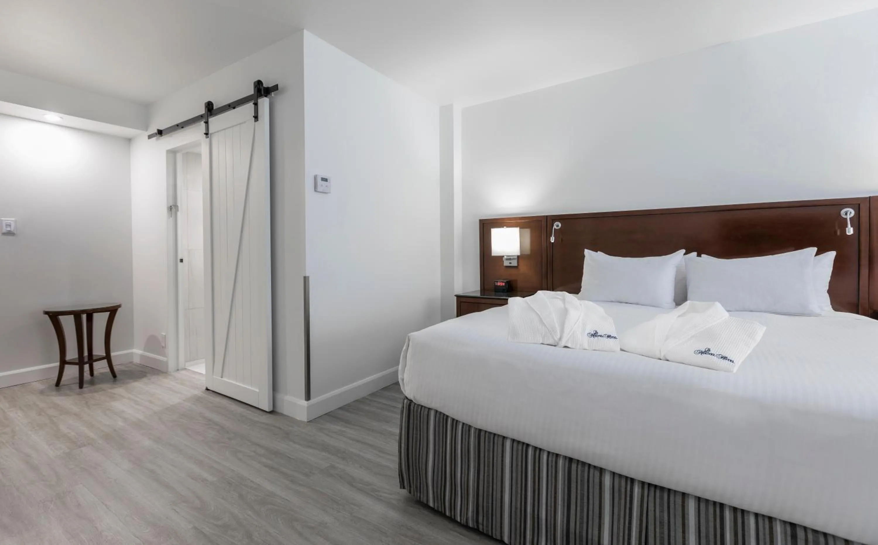 Bedroom, Bed in Le Nouvel Hotel