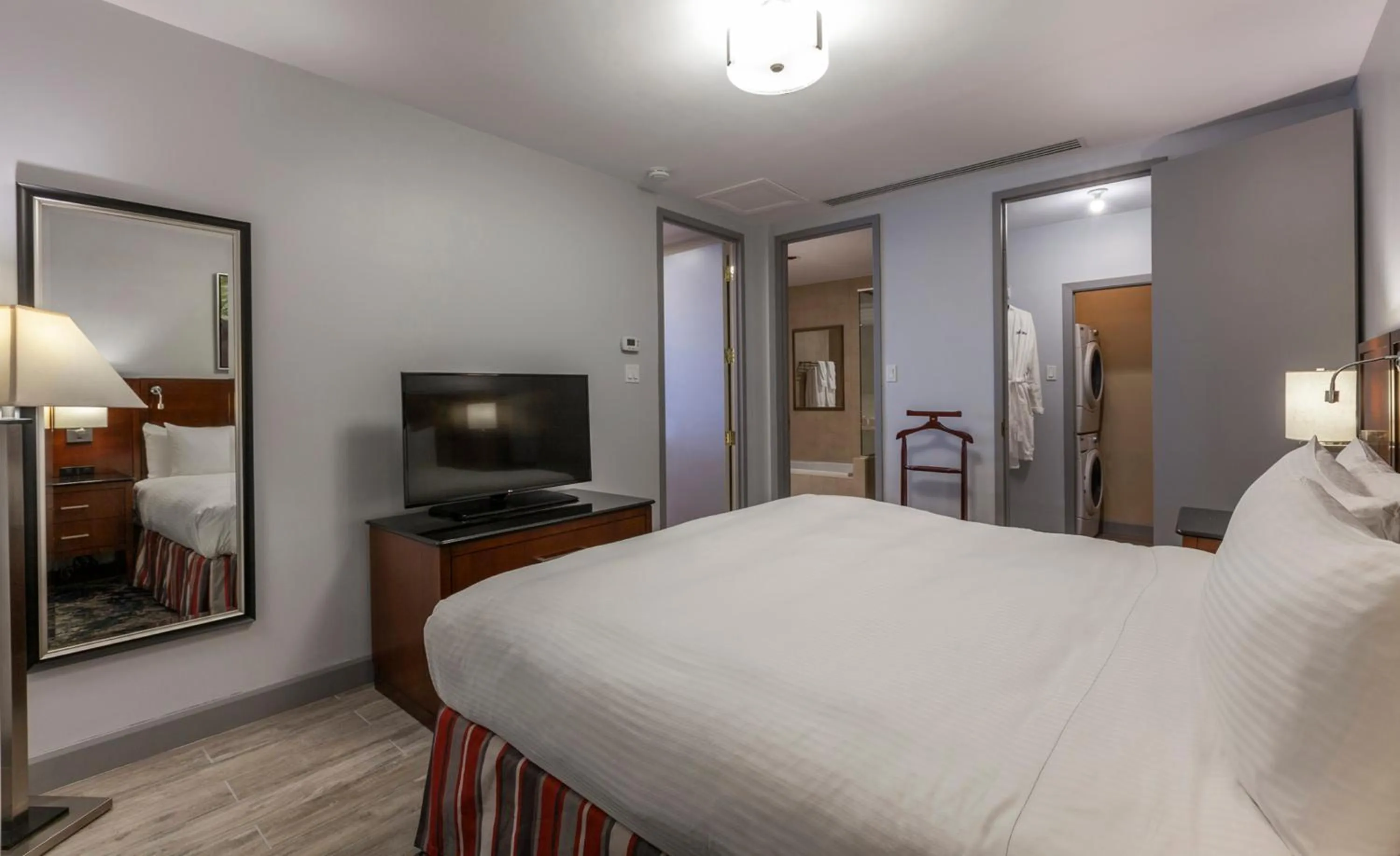 Bedroom, Bed in Le Nouvel Hotel