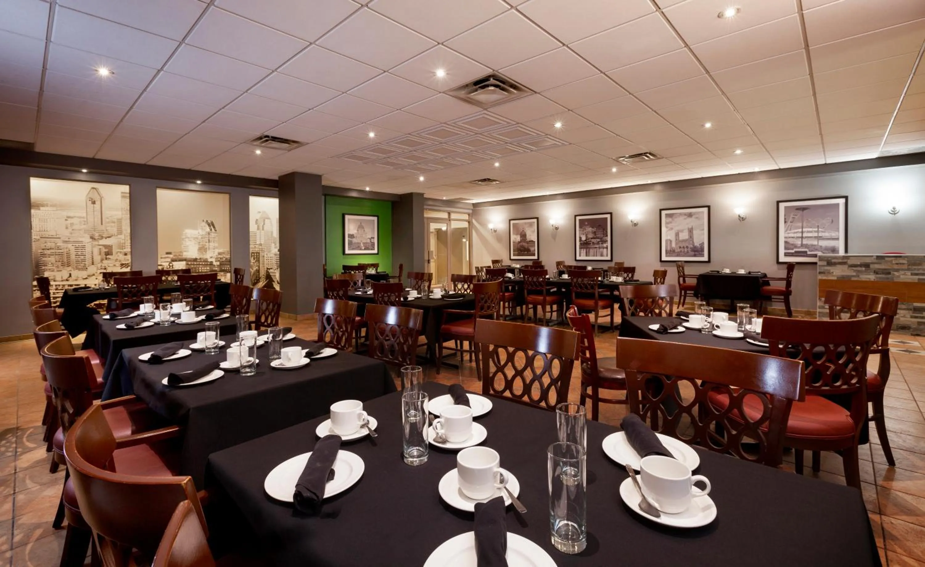 Restaurant/places to eat in Le Nouvel Hotel