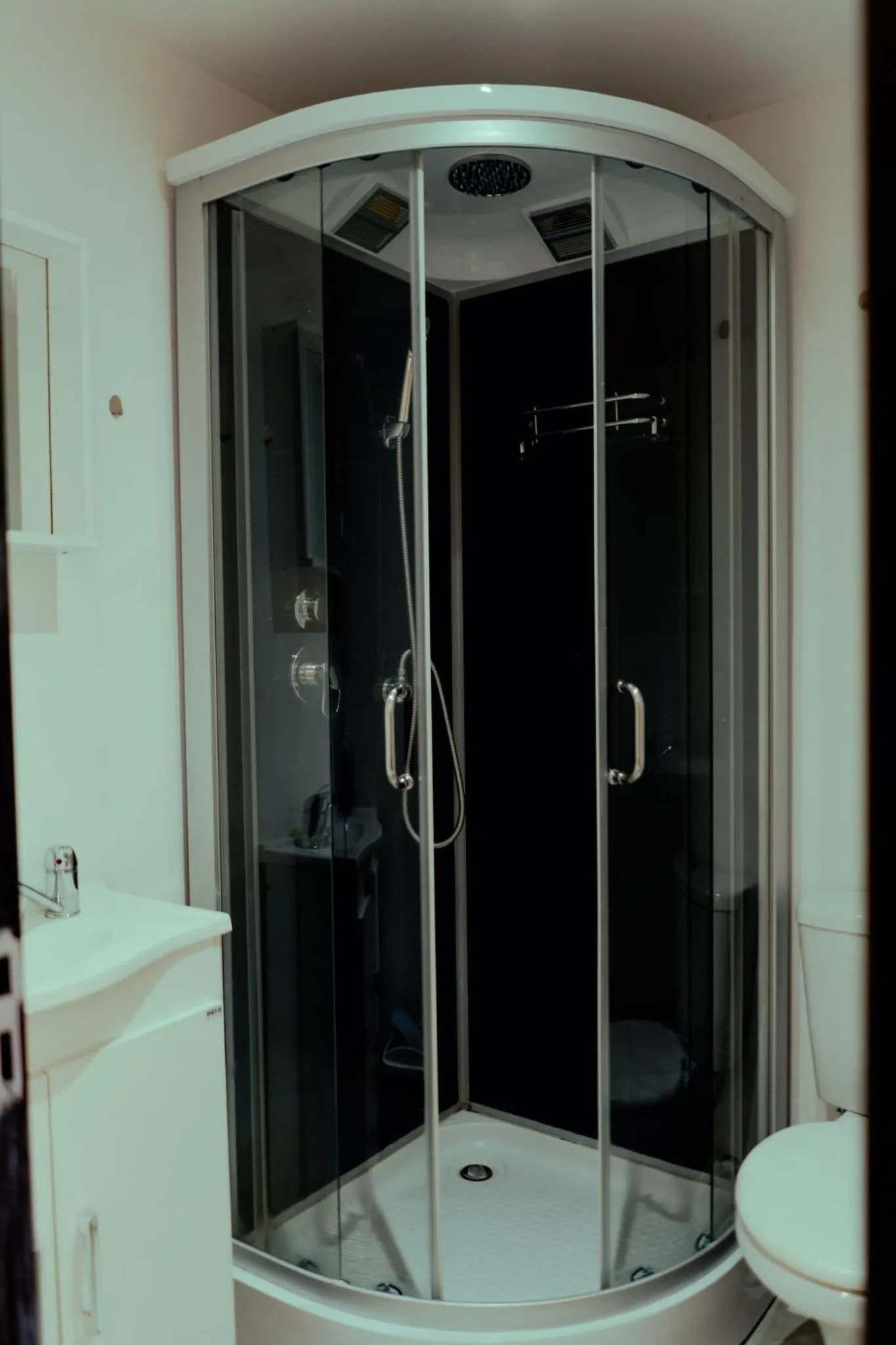 Shower in MUMA Hotel - Museo de la Madera