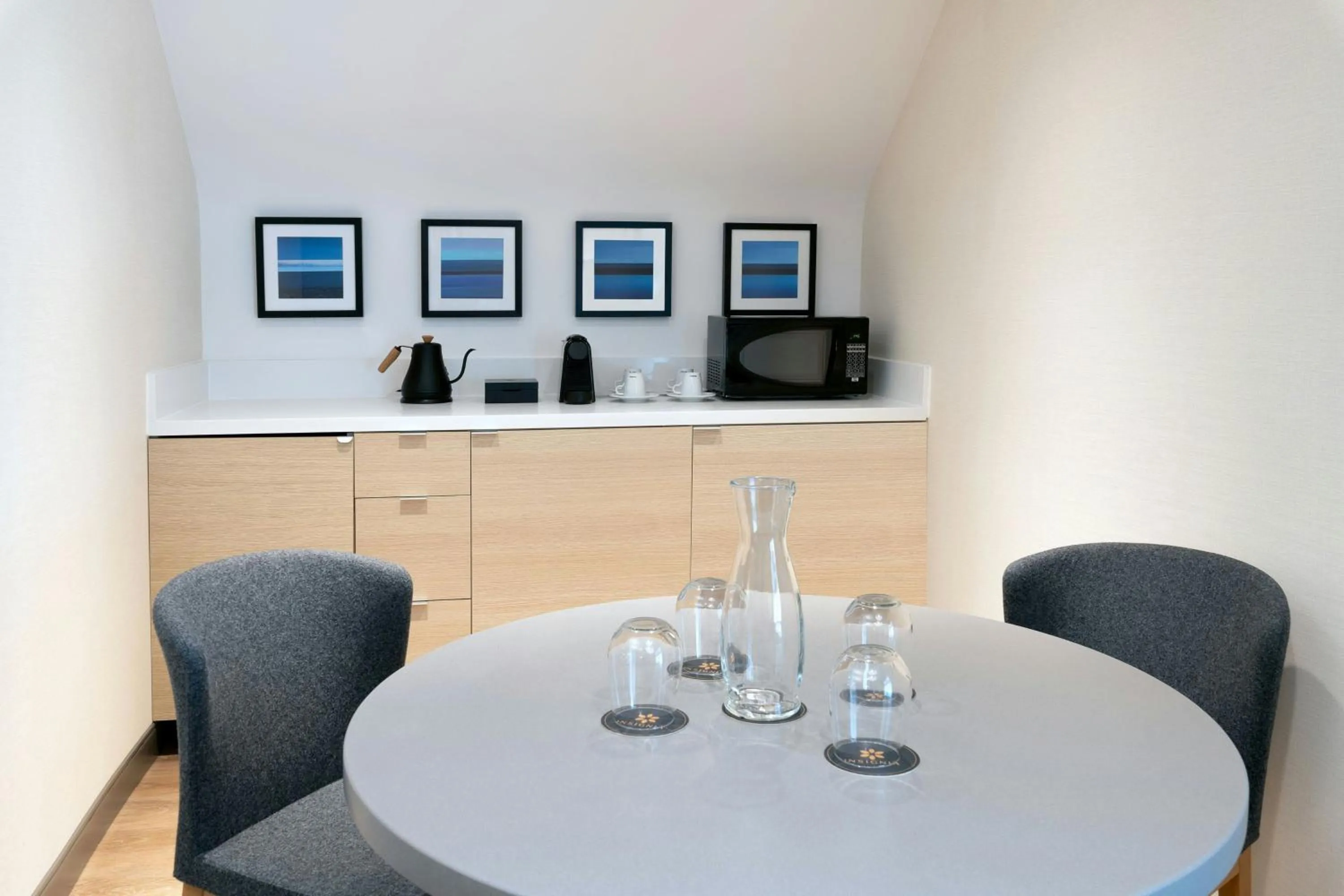 Photo of the whole room in The Insignia Hotel, Sarnia, a Tribute Portfolio Hotel