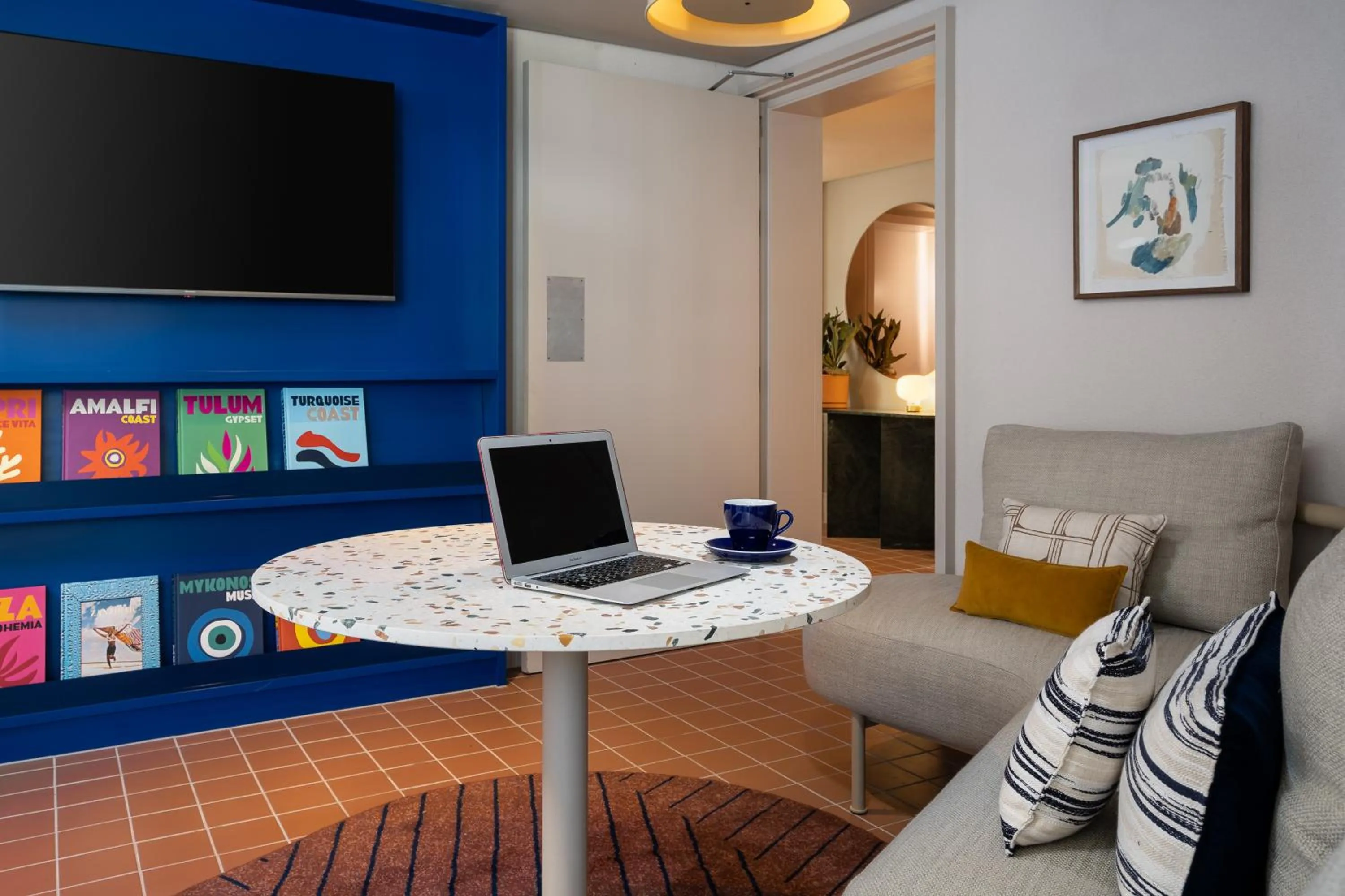 Communal lounge/ TV room in Home Suite Hotels Sea Point