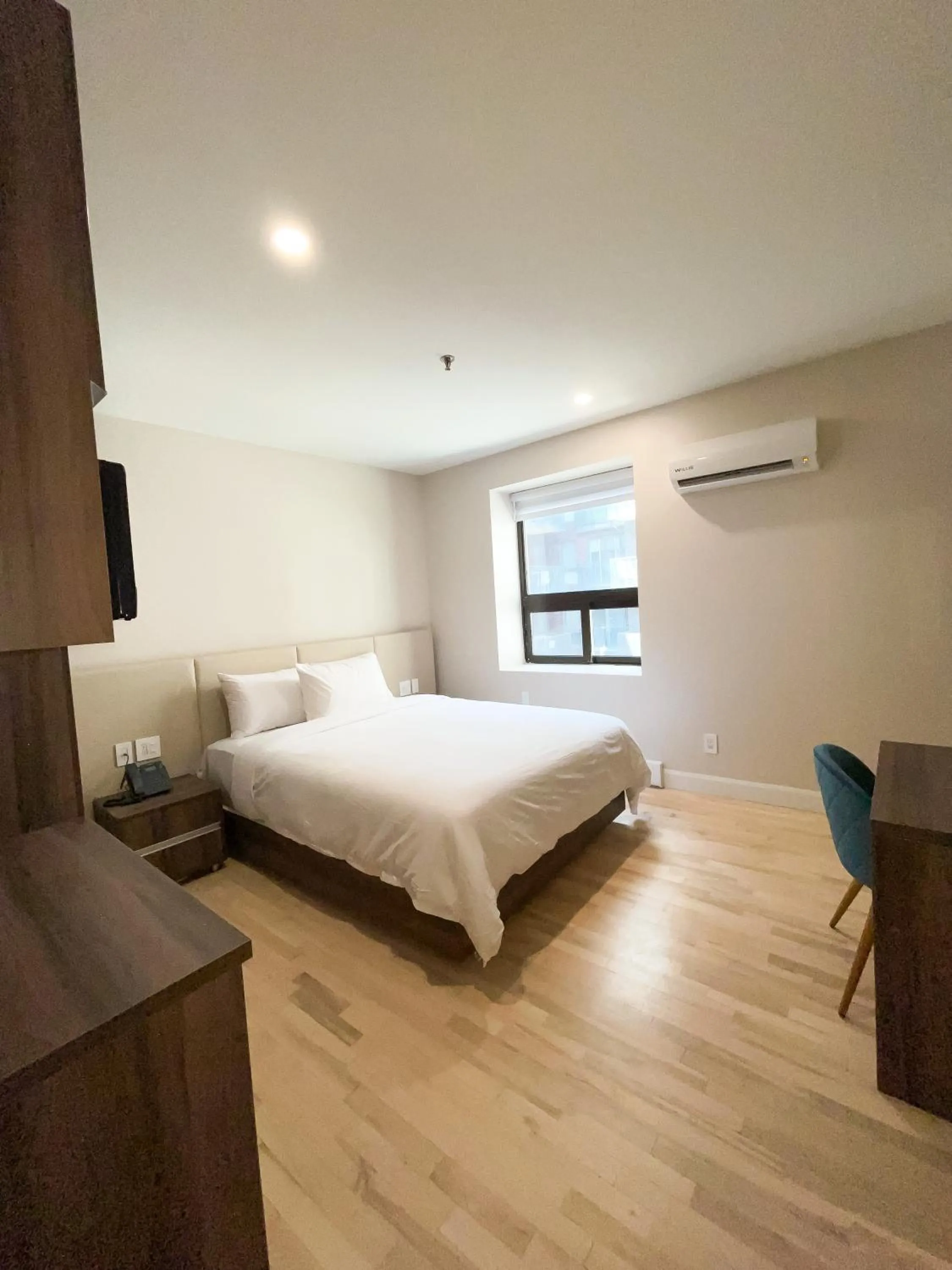 Photo of the whole room in Hotel Saint-Andre