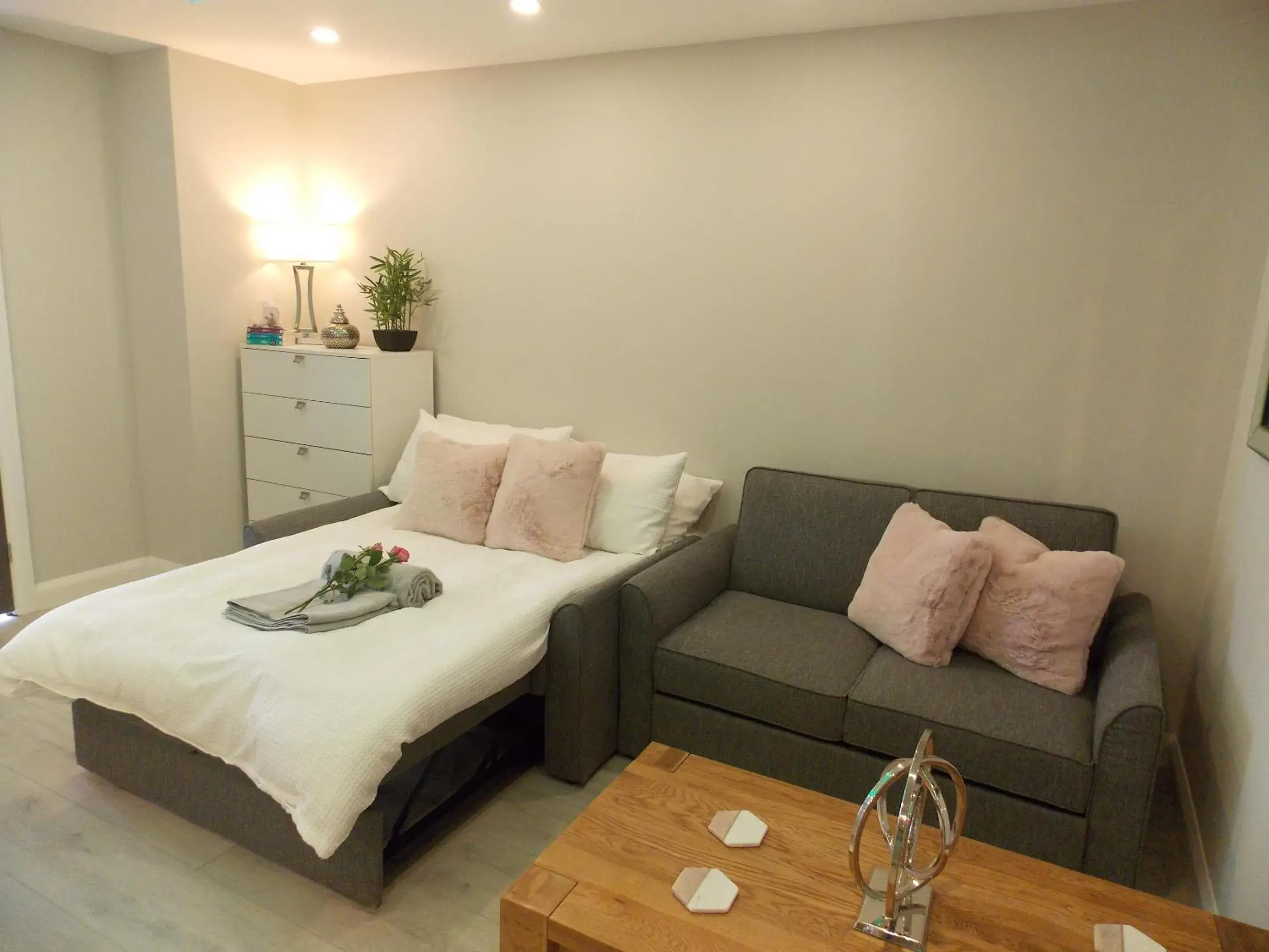 One-Bedroom Apartment in Eden Suite Sasco Apartments One-Bedroom Apartment in Eden Suite Sasco Apartments