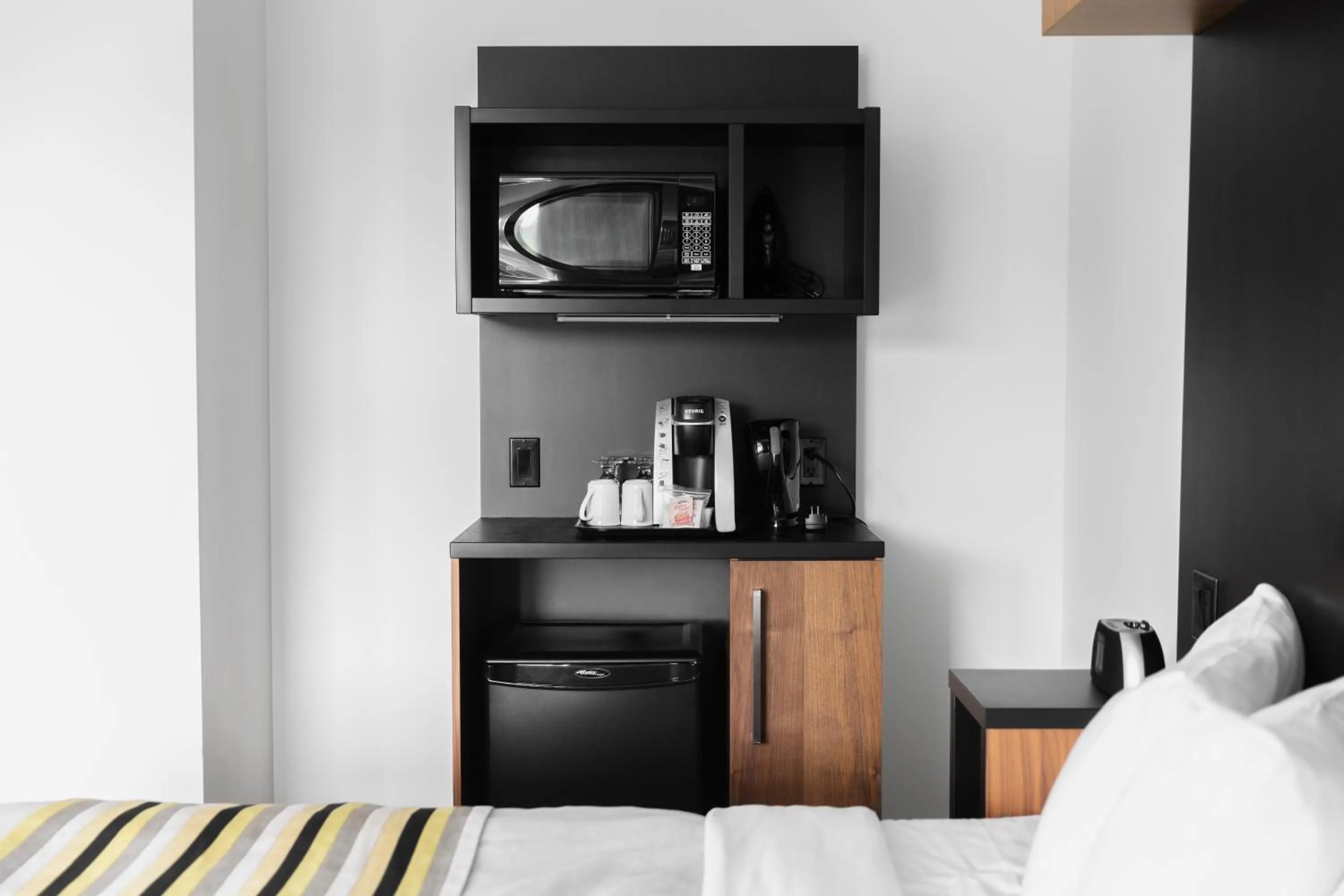 Coffee/tea facilities, Bed in Hotel Le Littoral