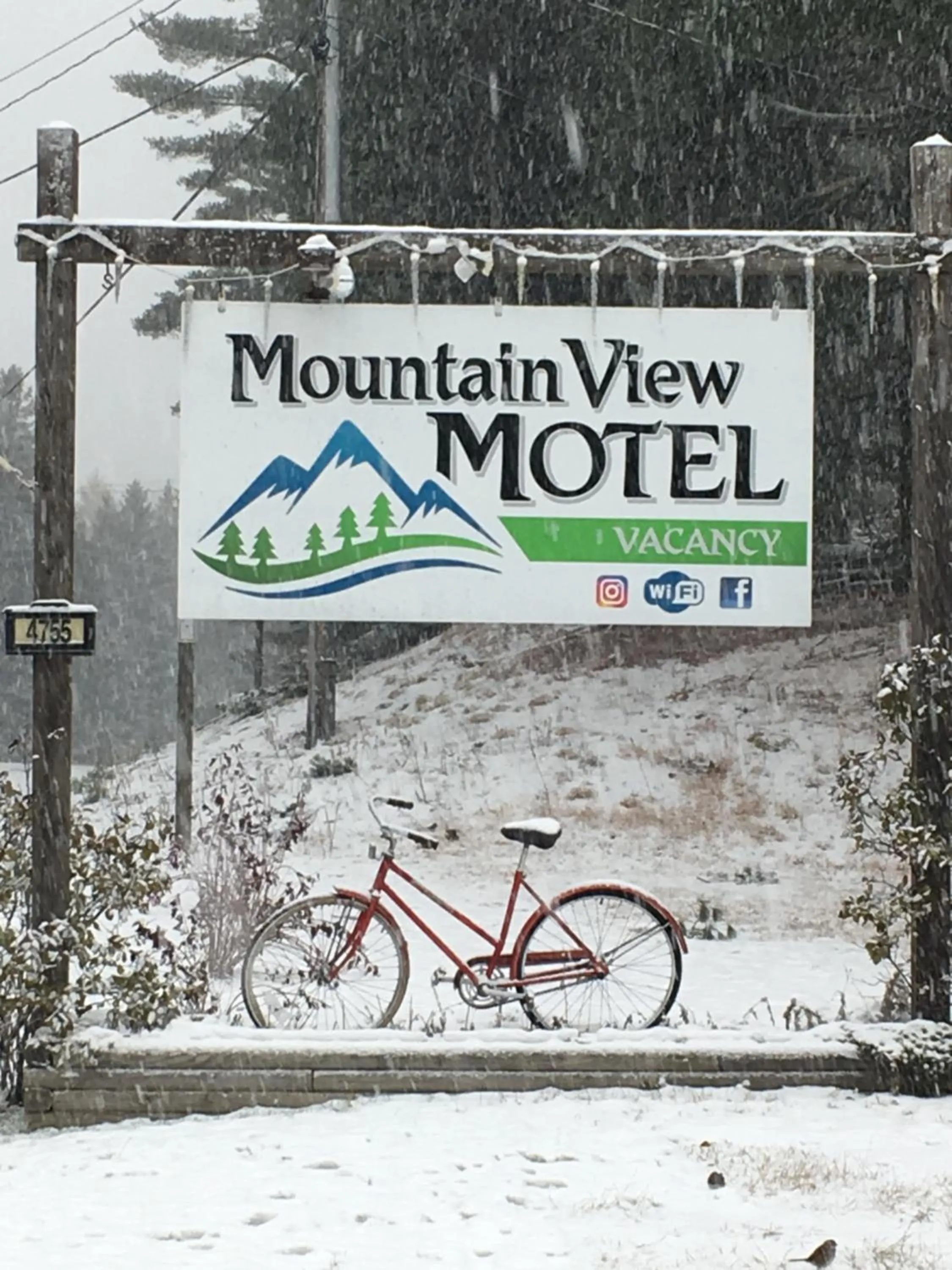 Property logo or sign in Mountain View Motel & Campground