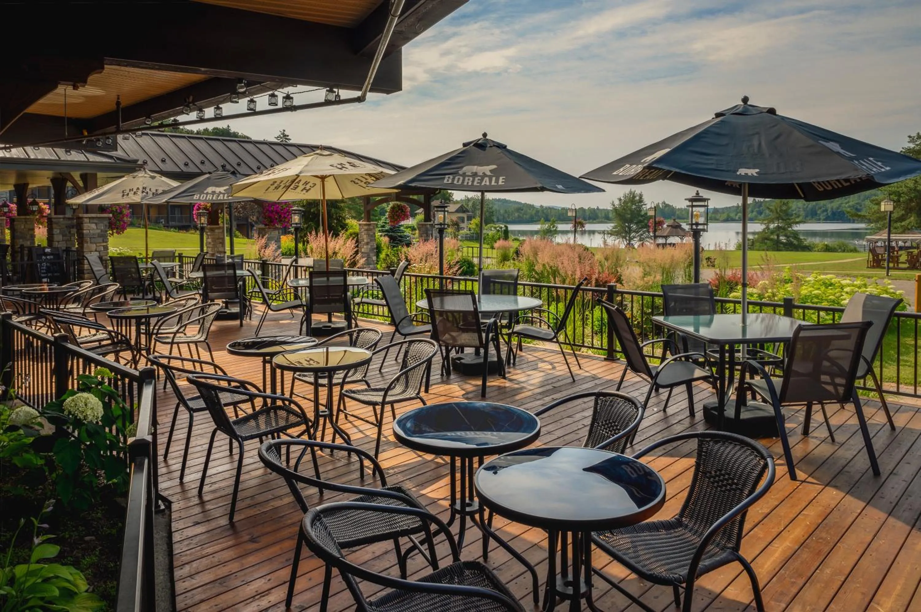 Garden in Le Manoir du Lac Delage