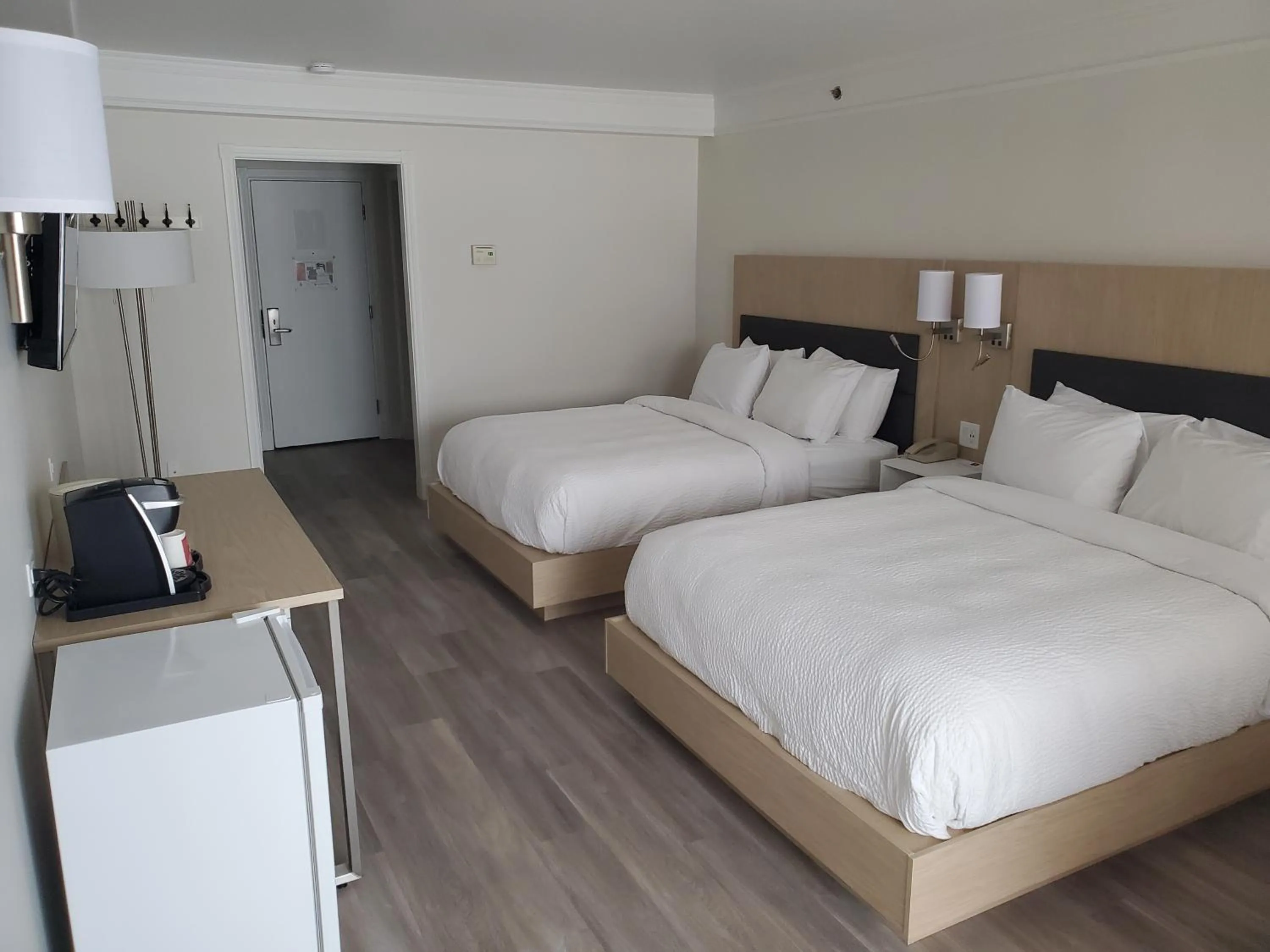 Bedroom, Bed in Le Manoir du Lac Delage