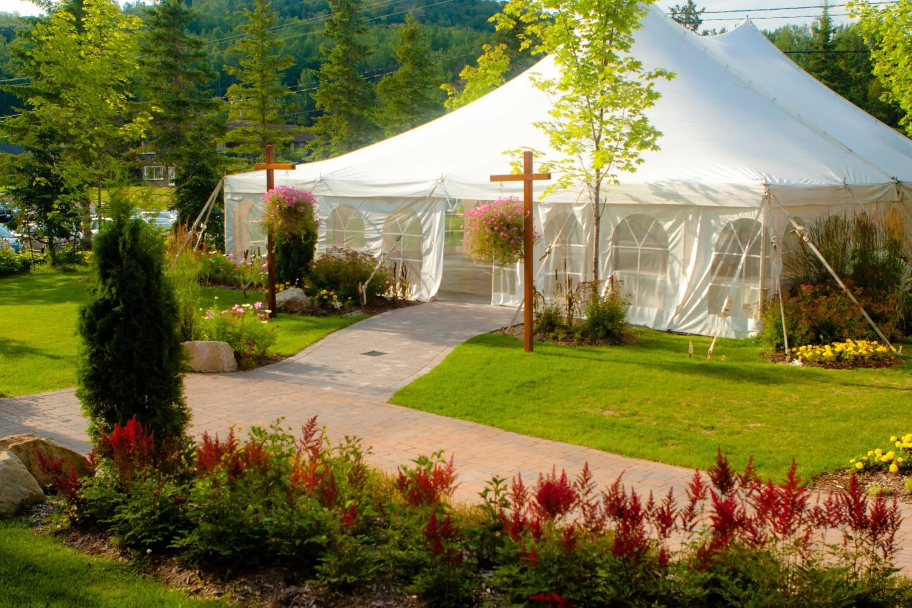 Facade/entrance in Le Manoir du Lac Delage
