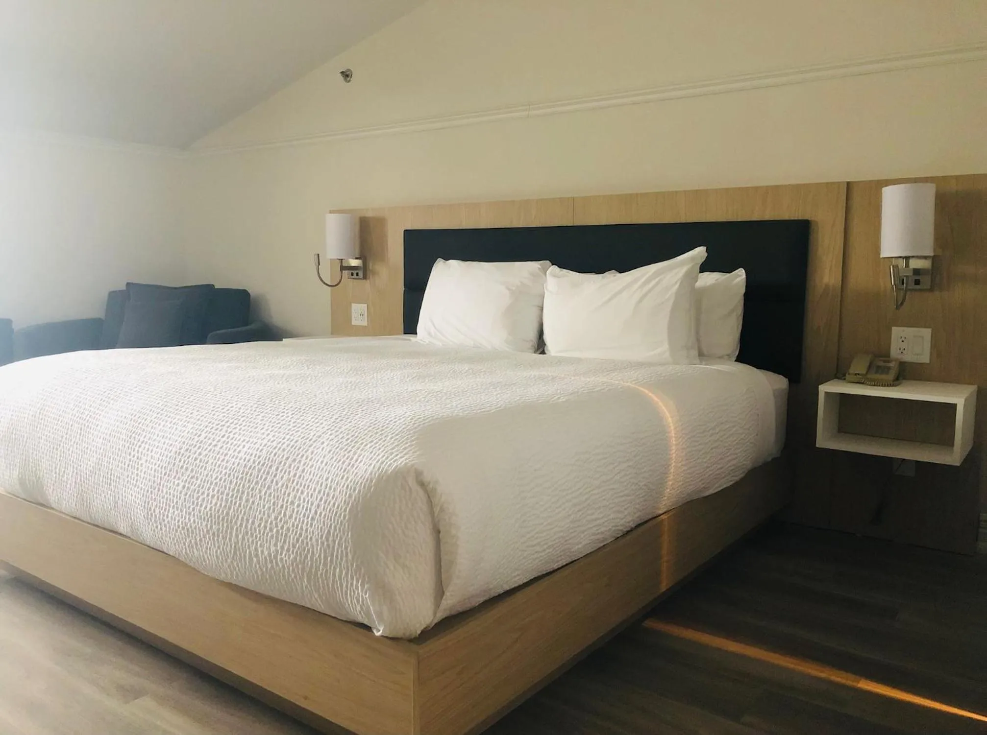 Bedroom, Bed in Le Manoir du Lac Delage