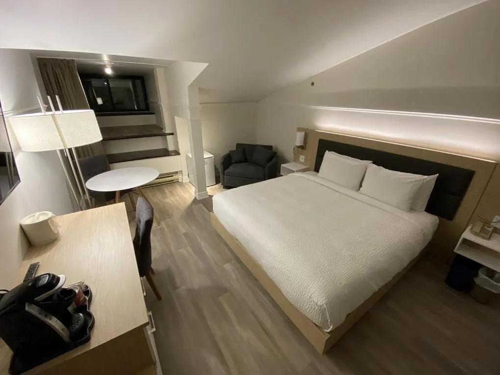 Bedroom, Bed in Le Manoir du Lac Delage