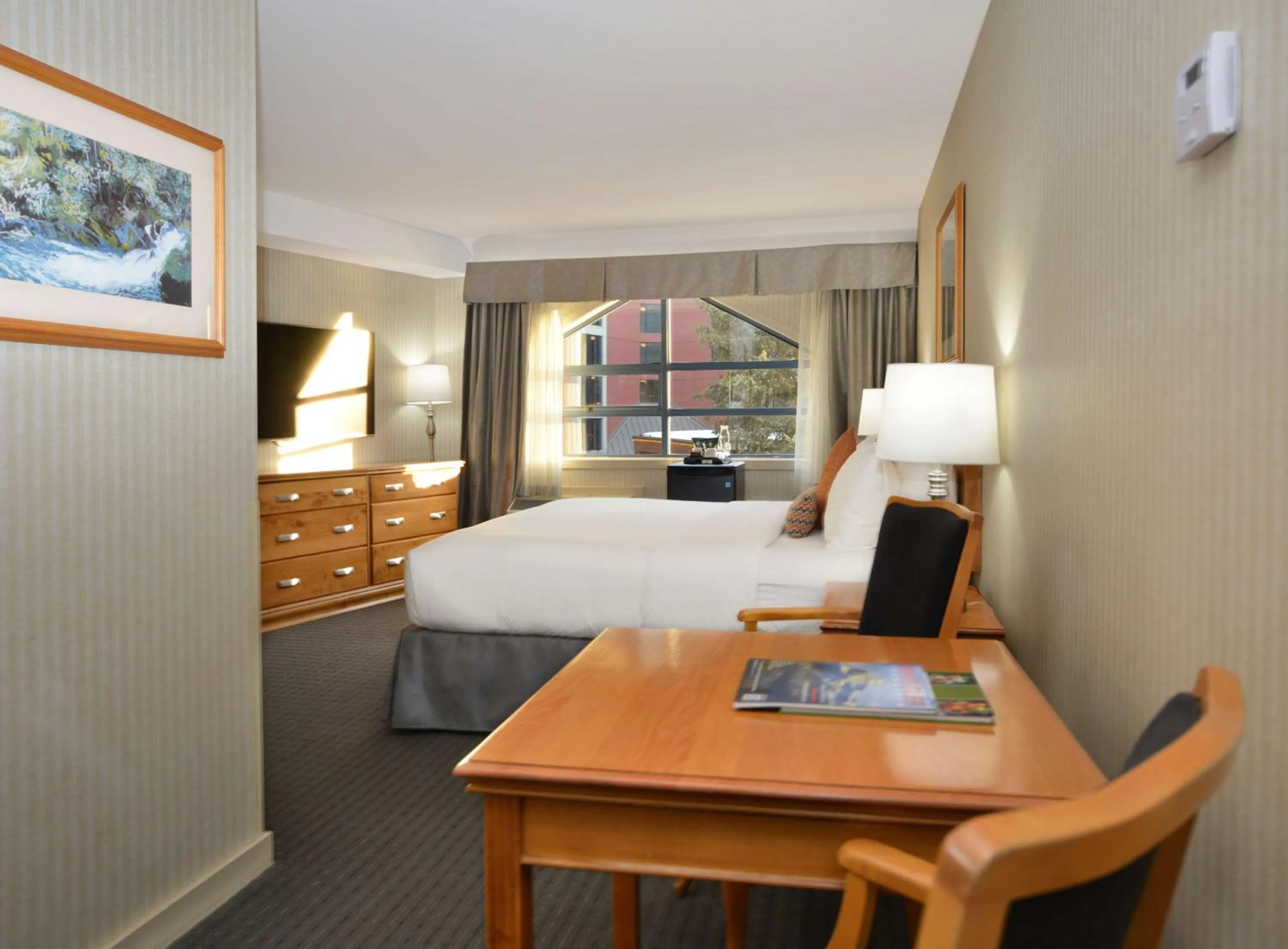 Bedroom, Bed in Listel Whistler, a Coast Hotel