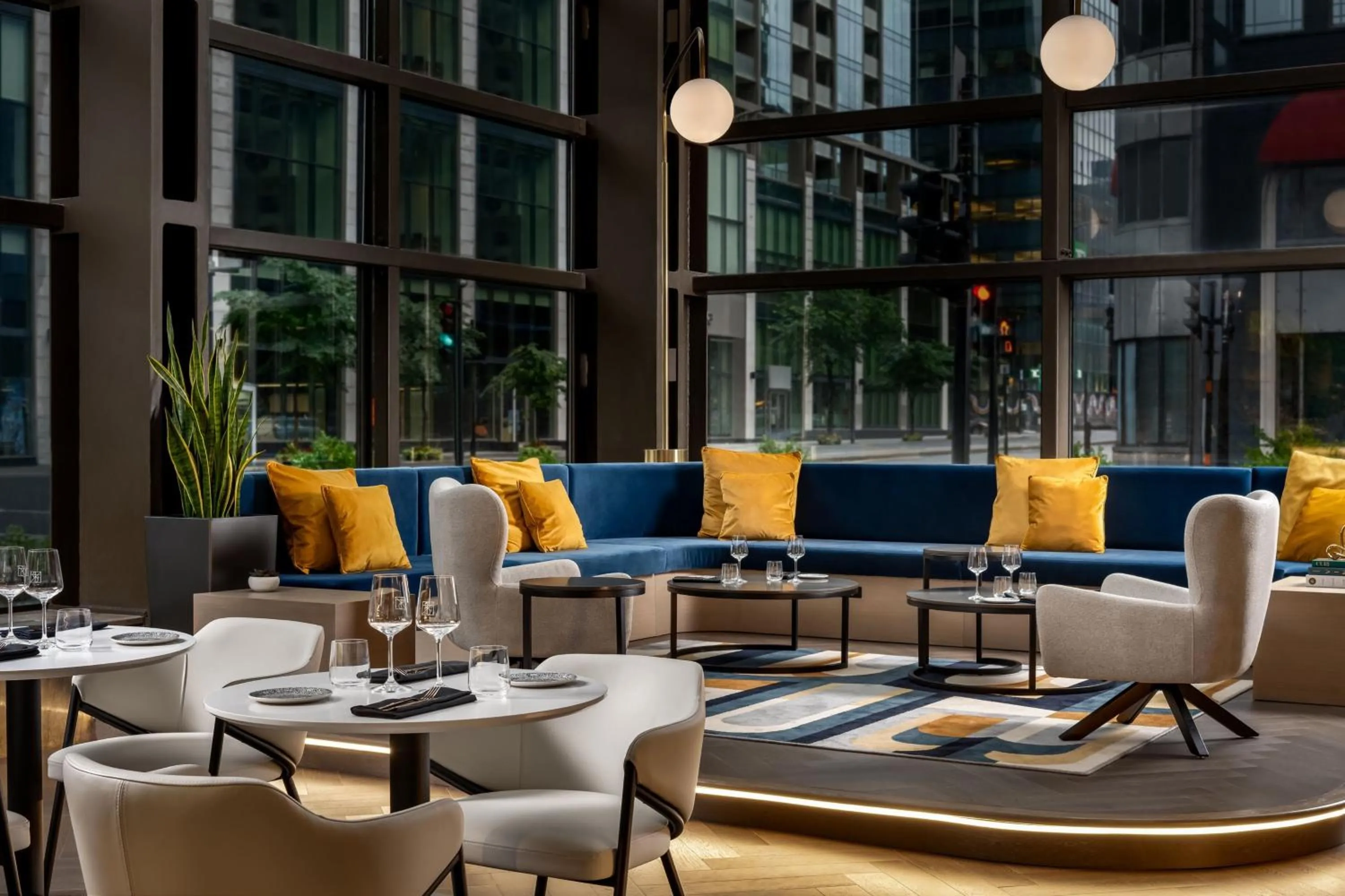 Lounge or bar in Le Centre Sheraton Montreal Hotel