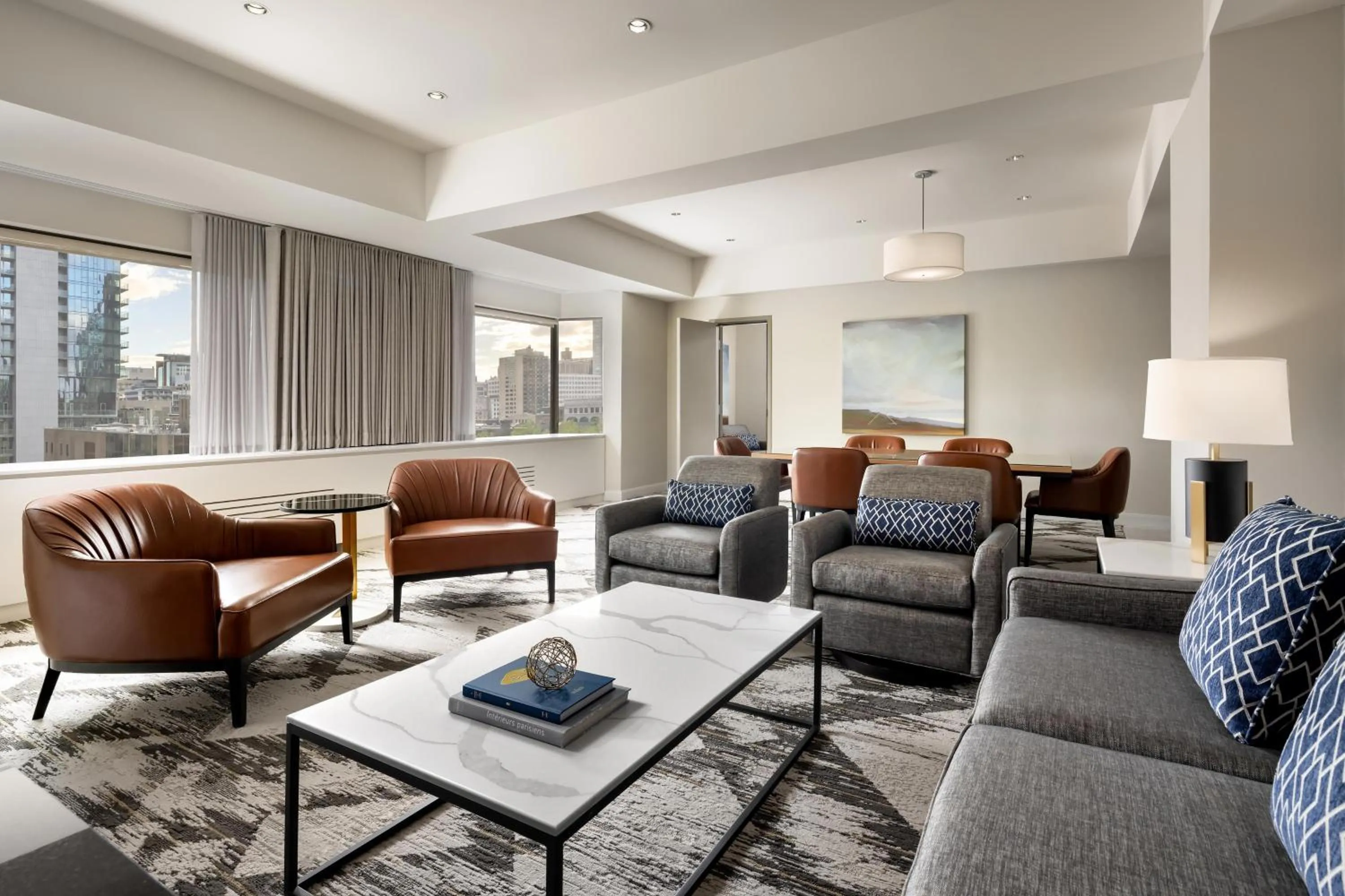 Living room in Le Centre Sheraton Montreal Hotel
