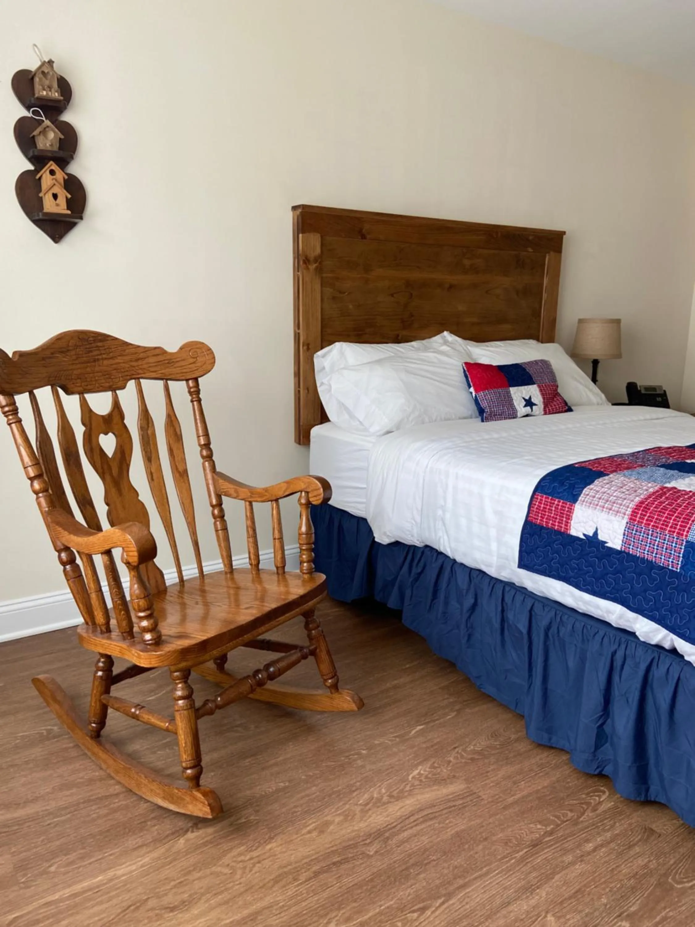 Bed in Country Inn of Hazlet