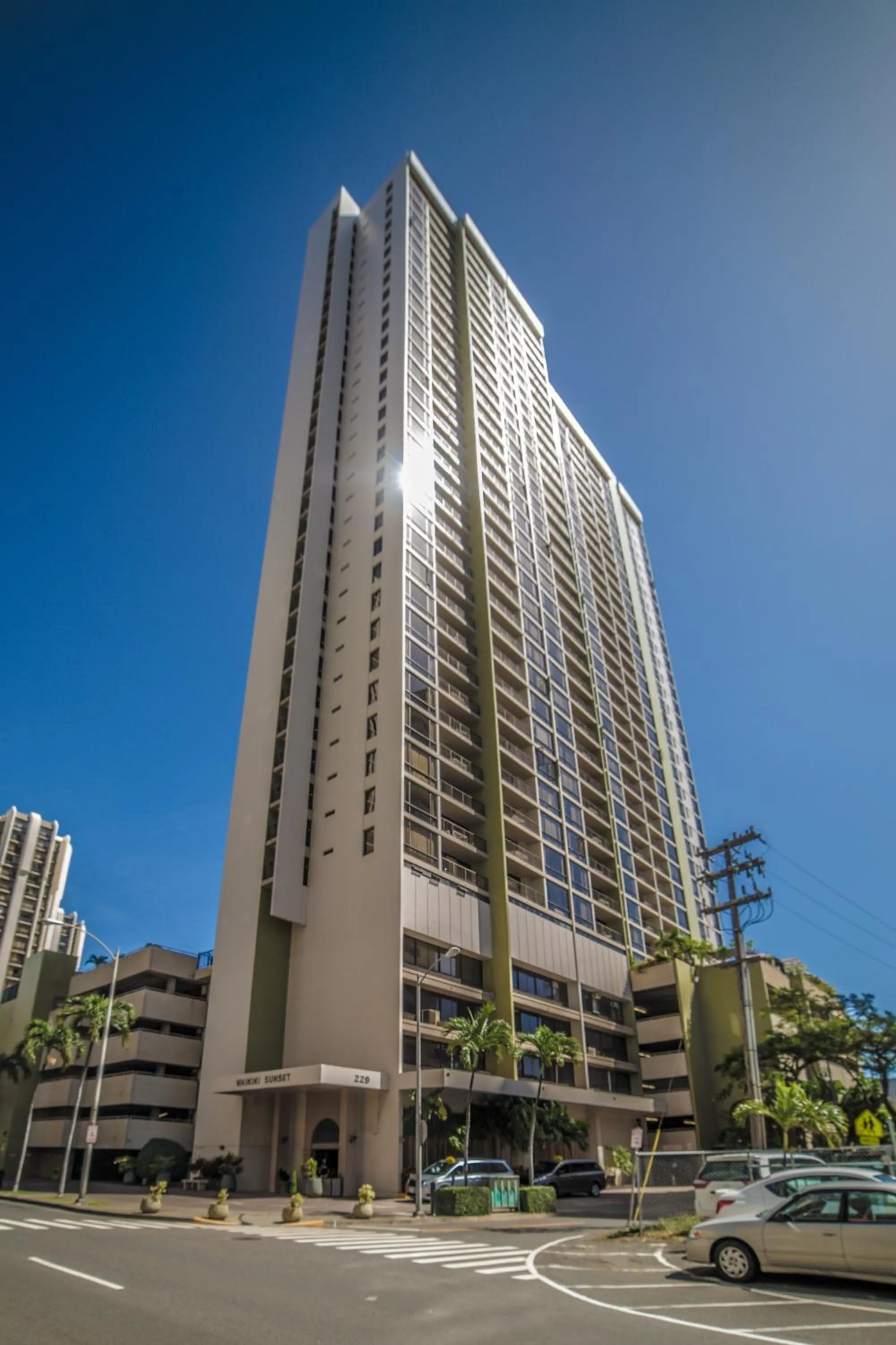Property building in Diamond Head View Close to Waikiki Beach with Parking