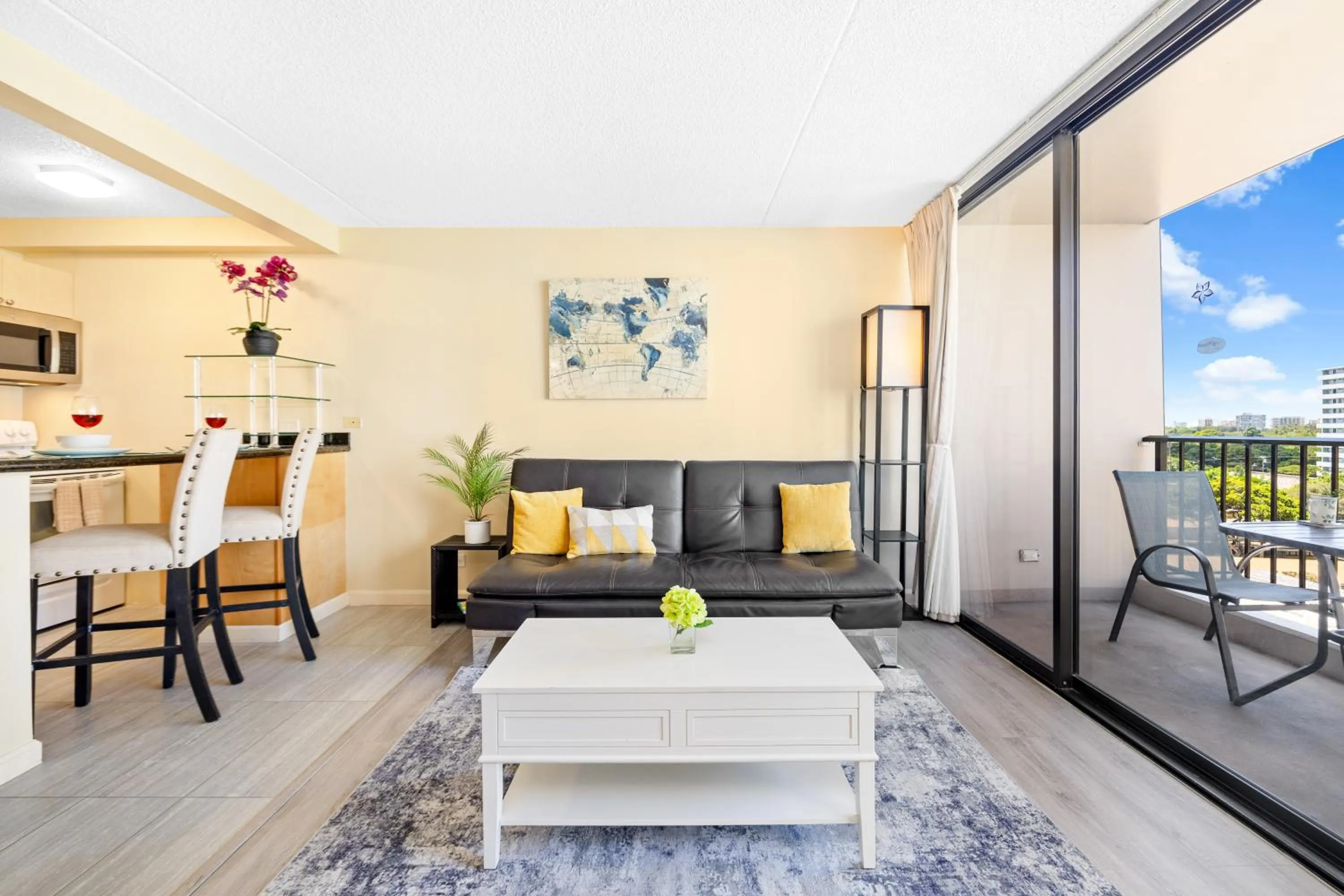 Balcony/Terrace in Diamond Head View Close to Waikiki Beach with Parking