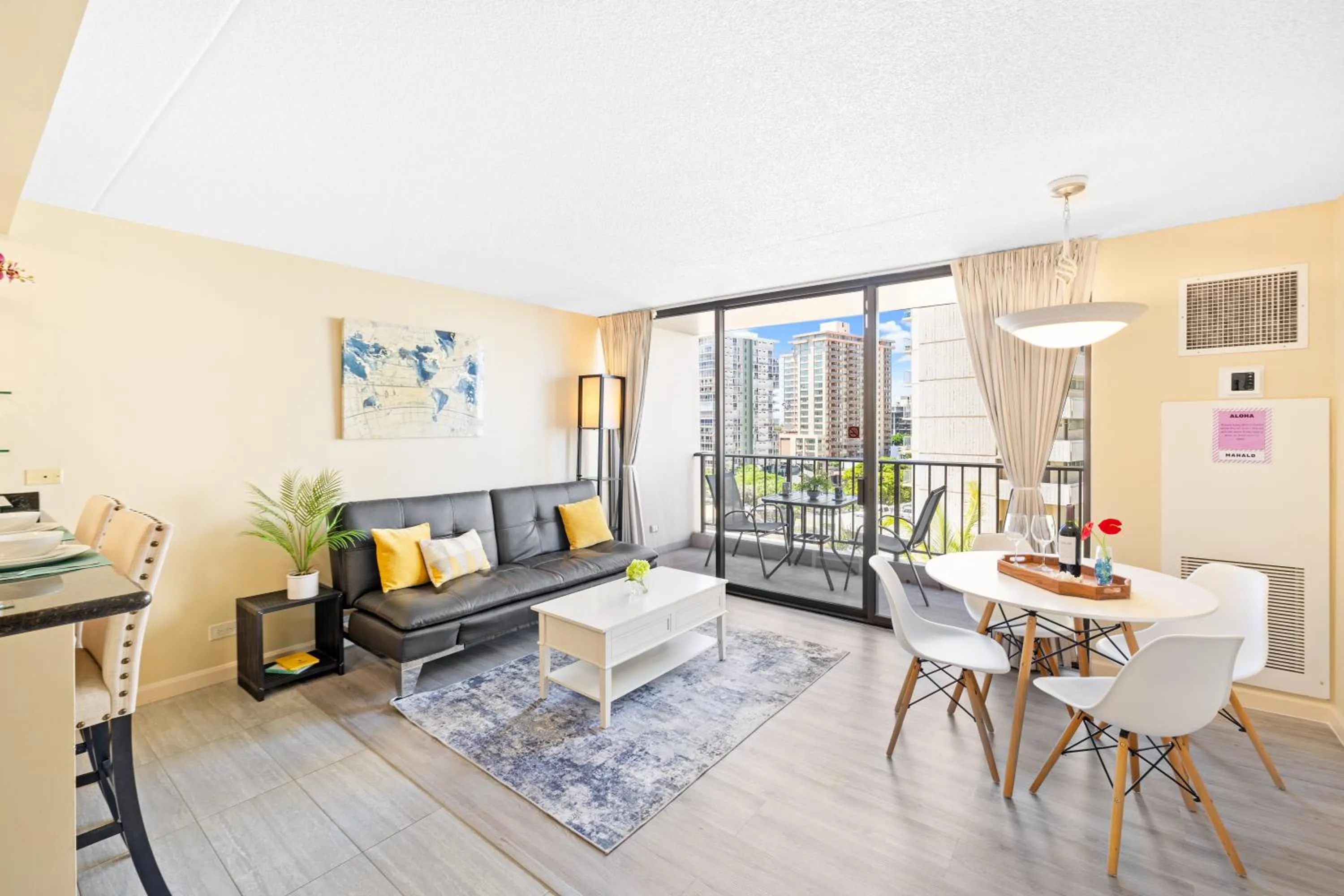 Balcony/Terrace in Diamond Head View Close to Waikiki Beach with Parking