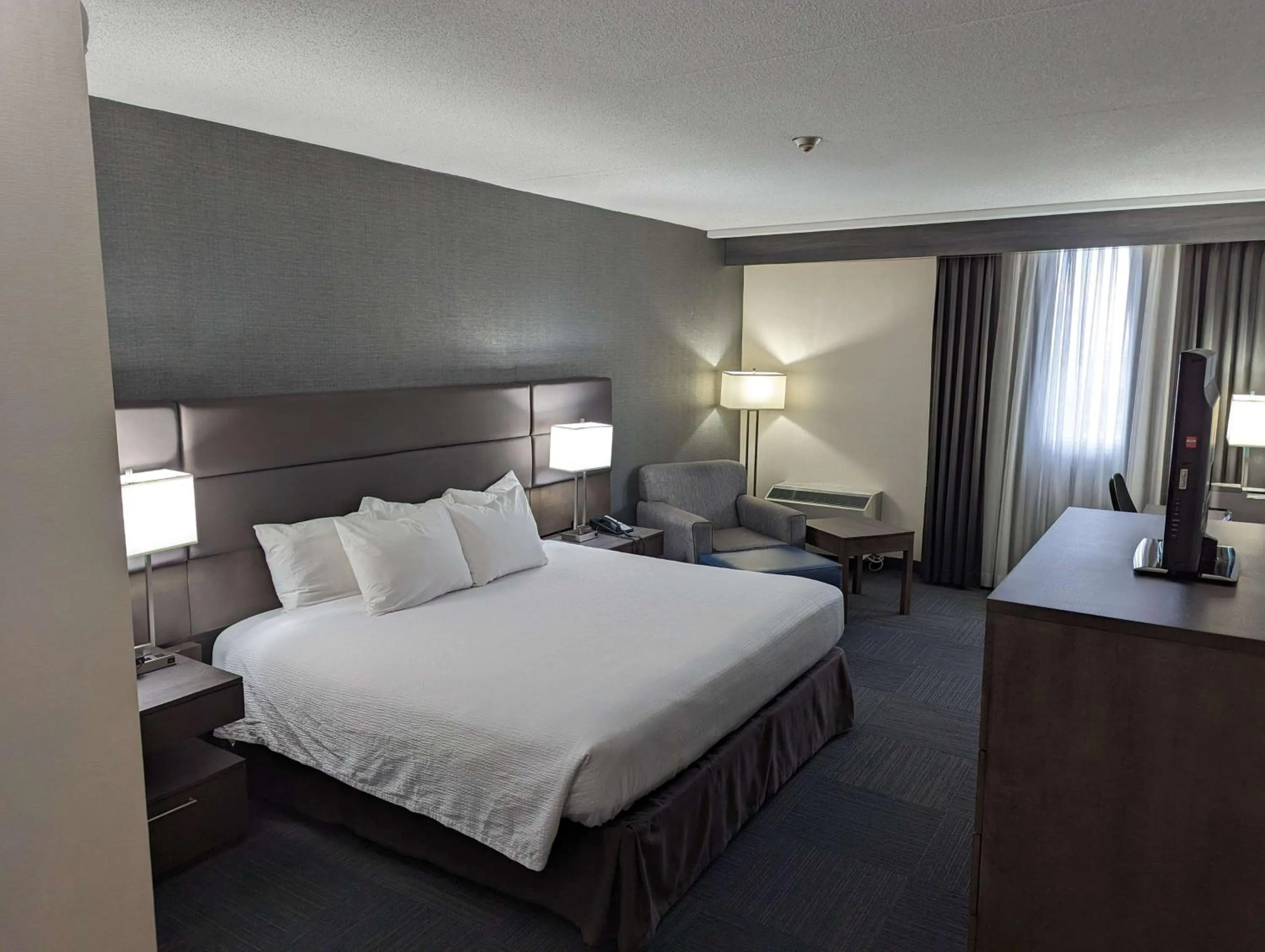 Bedroom, Bed in Best Western Plus Toronto Airport Hotel