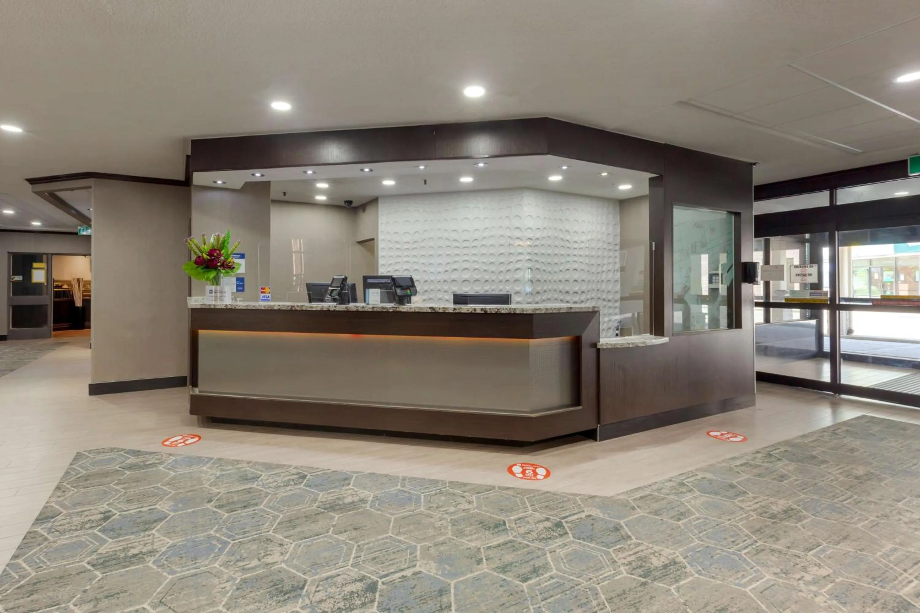 Lobby or reception in Best Western Plus Toronto Airport Hotel