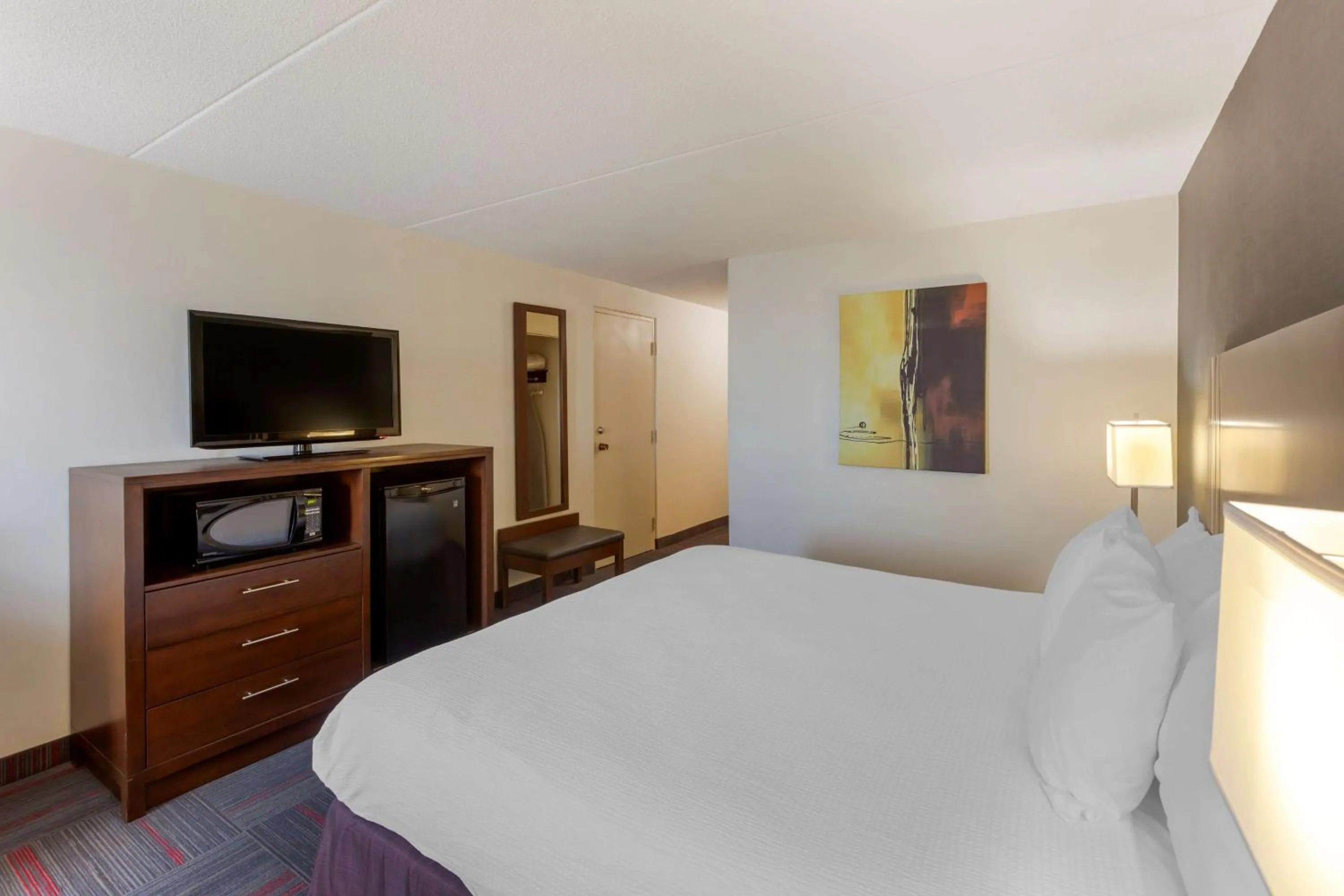 Bedroom, Bed in Best Western Plus Toronto Airport Hotel