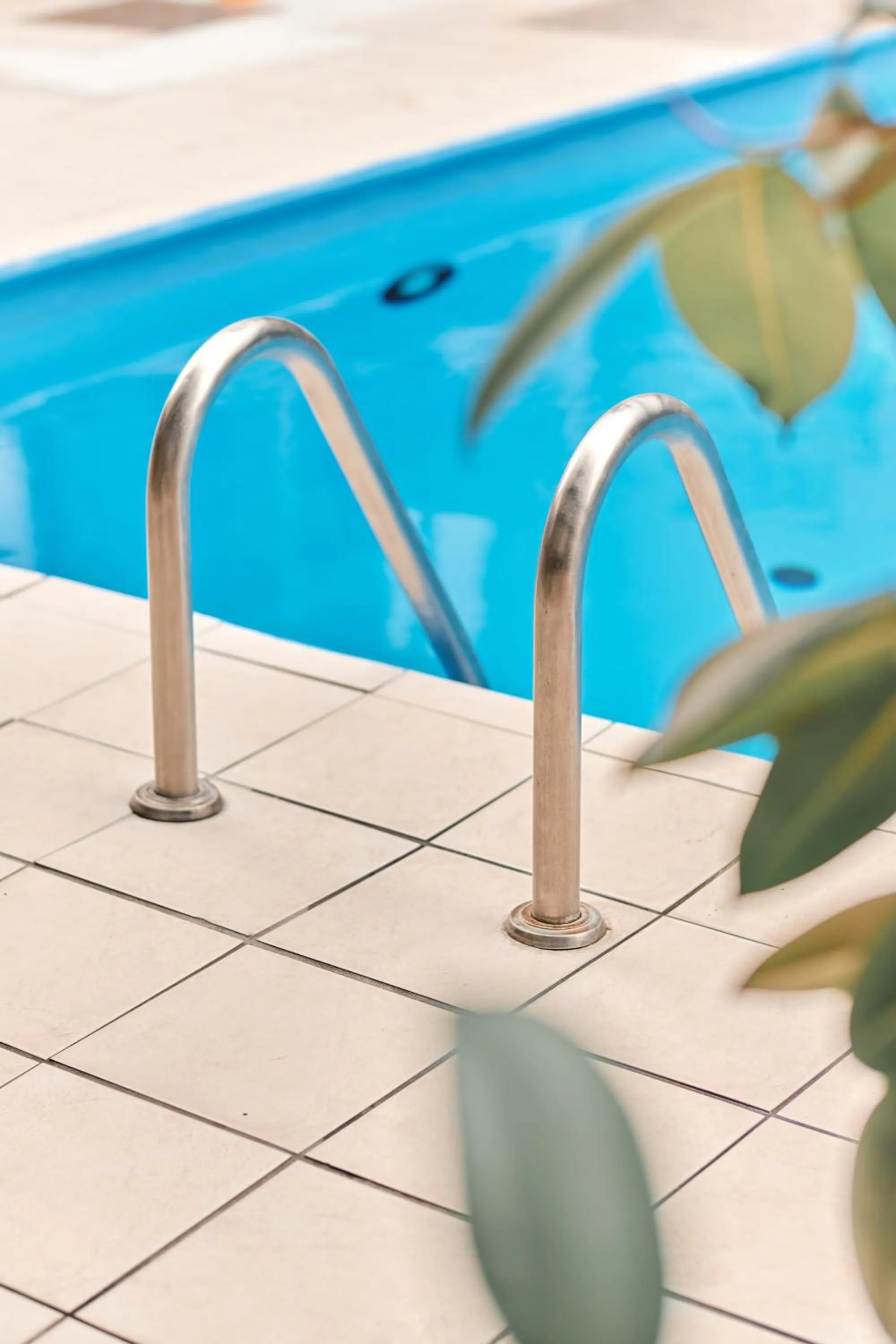 Pool view in La Saguenéenne - Hôtel et Centre de Congrès