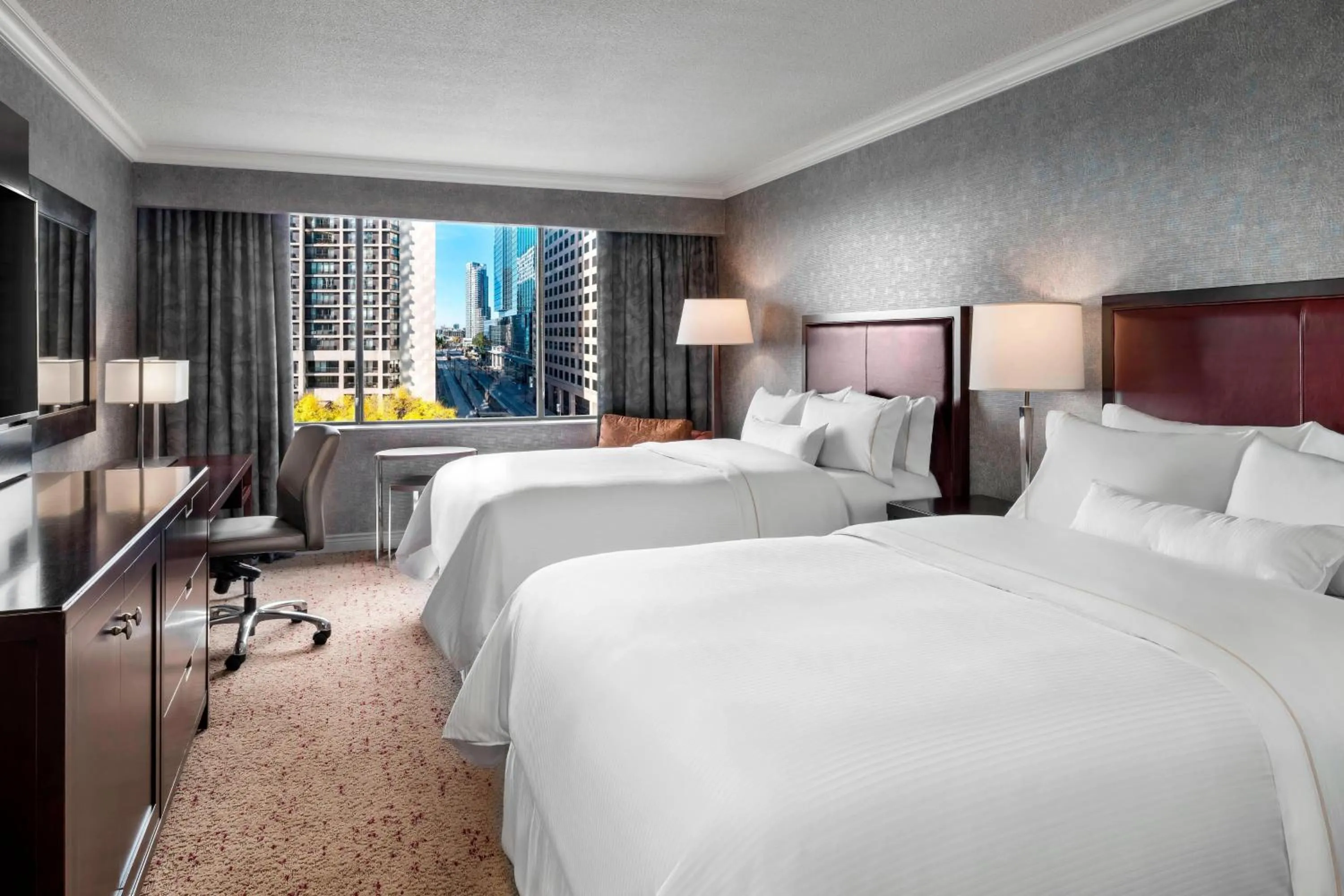 Photo of the whole room, Bed in The Westin Harbour Castle, Toronto