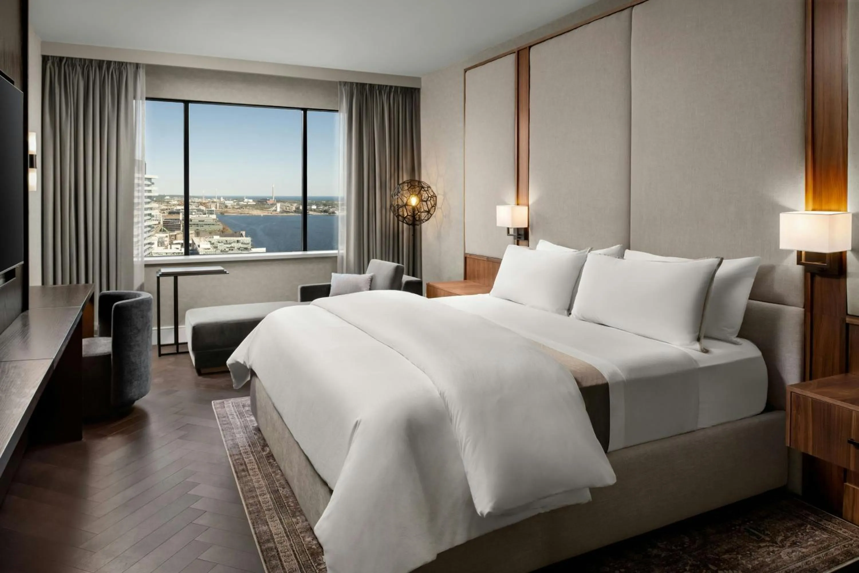 Photo of the whole room, Bed in The Westin Harbour Castle, Toronto