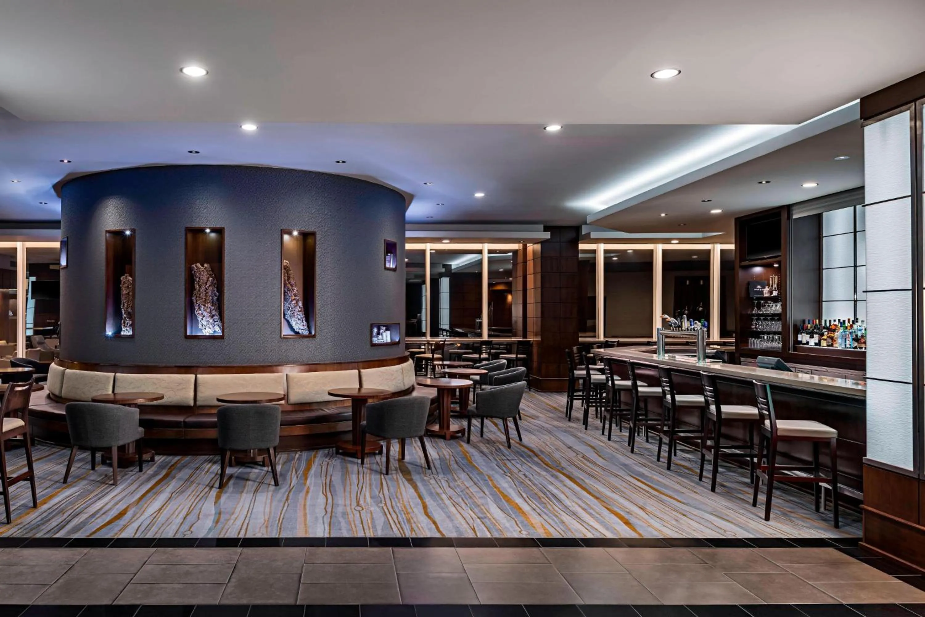Lounge or bar in The Westin Harbour Castle, Toronto