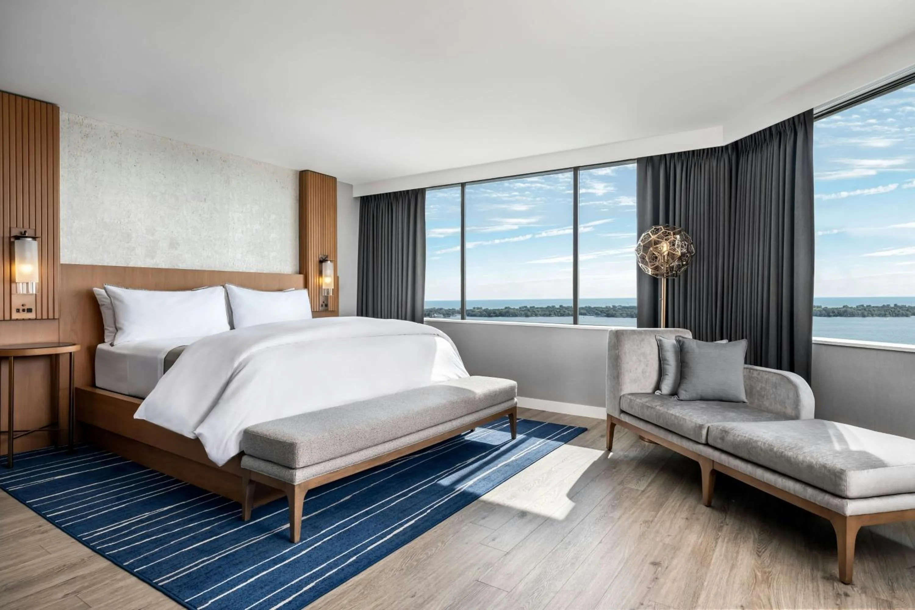 Photo of the whole room, Bed in The Westin Harbour Castle, Toronto