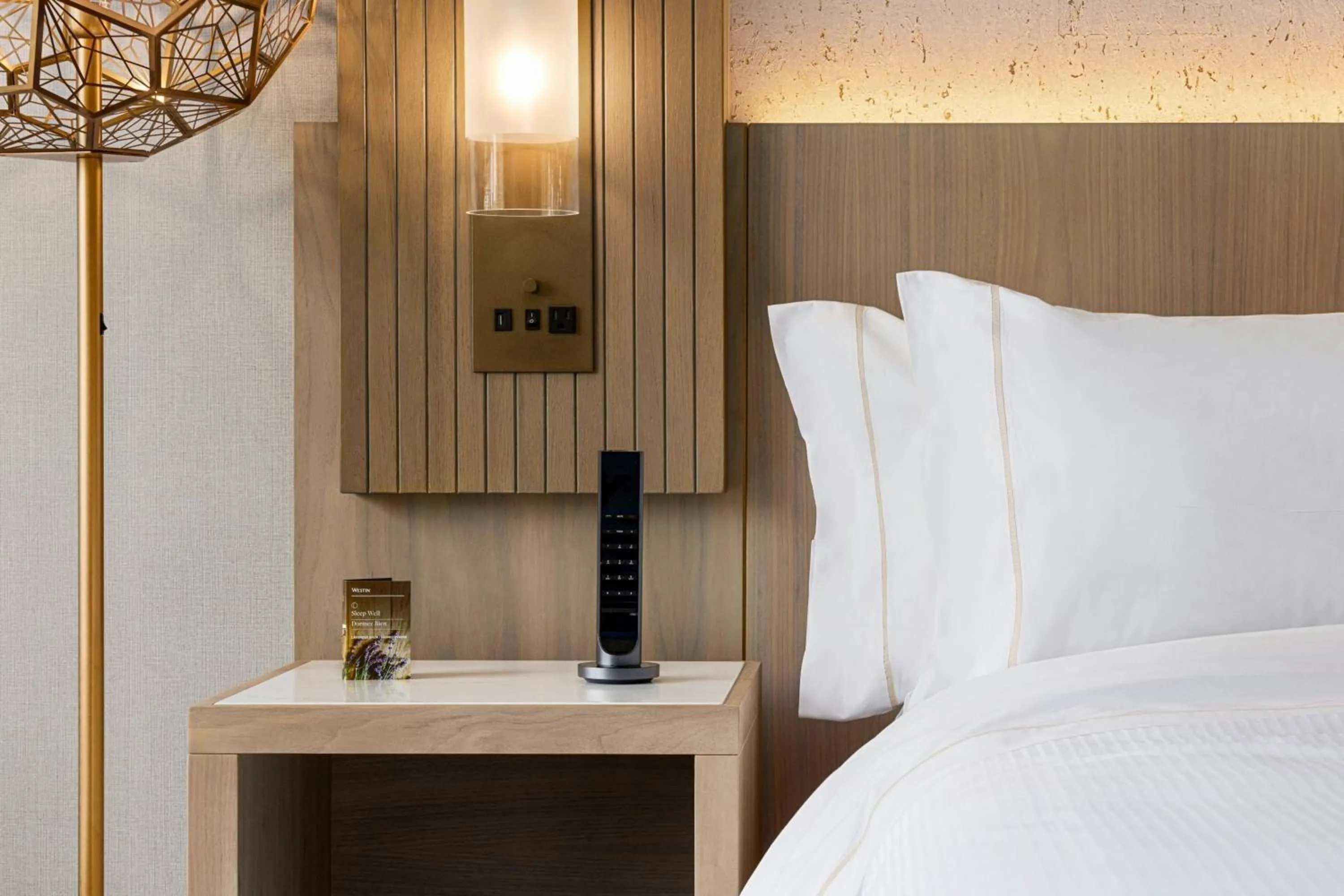 Photo of the whole room, Bed in The Westin Harbour Castle, Toronto