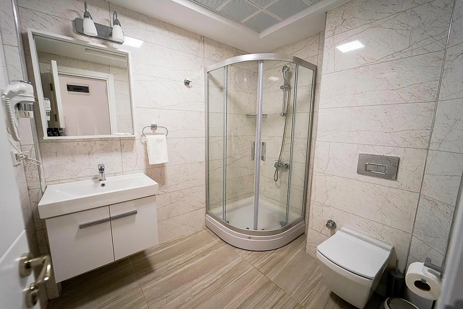 Bathroom in Tepehan by Özkul