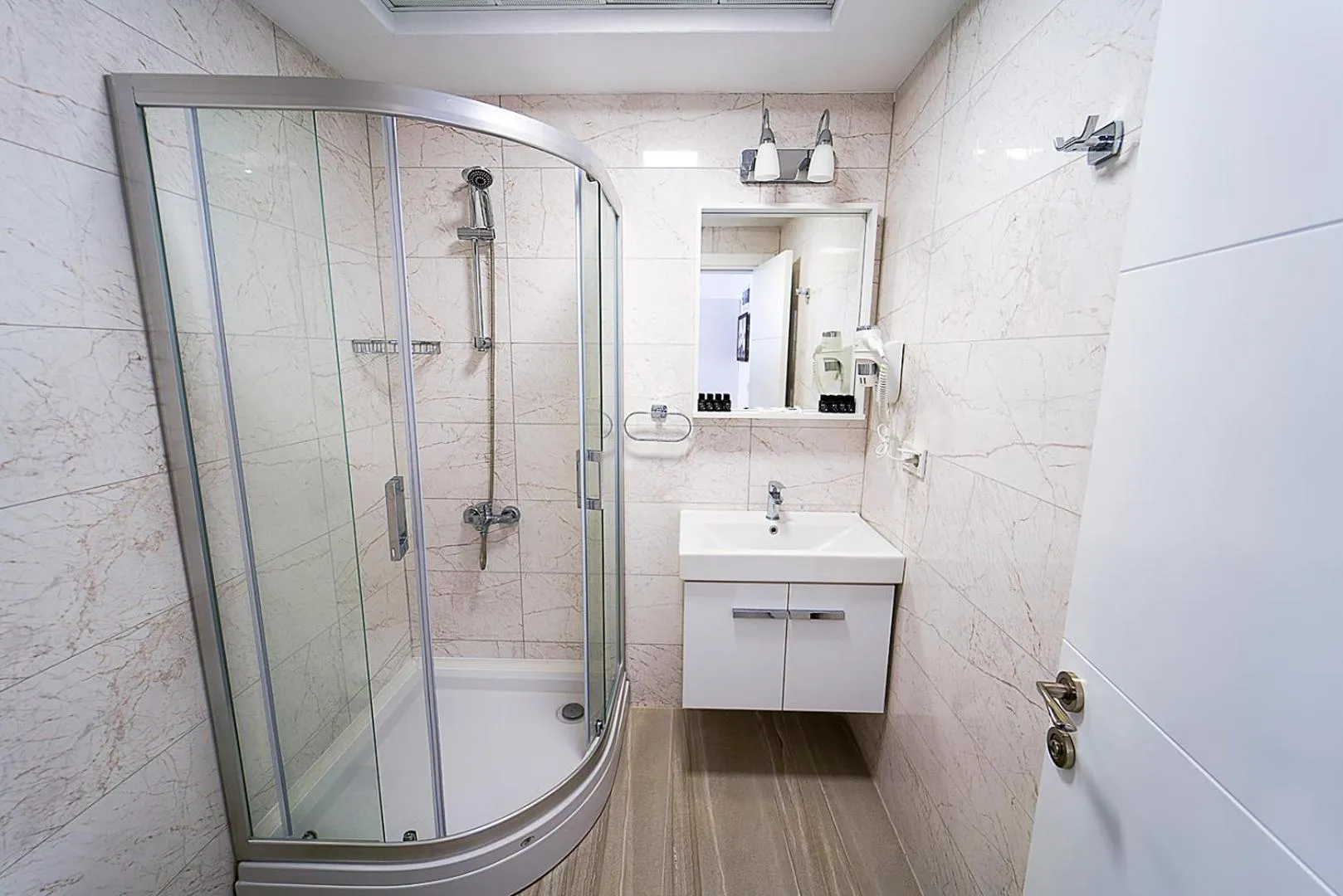 Bathroom in Tepehan by Özkul