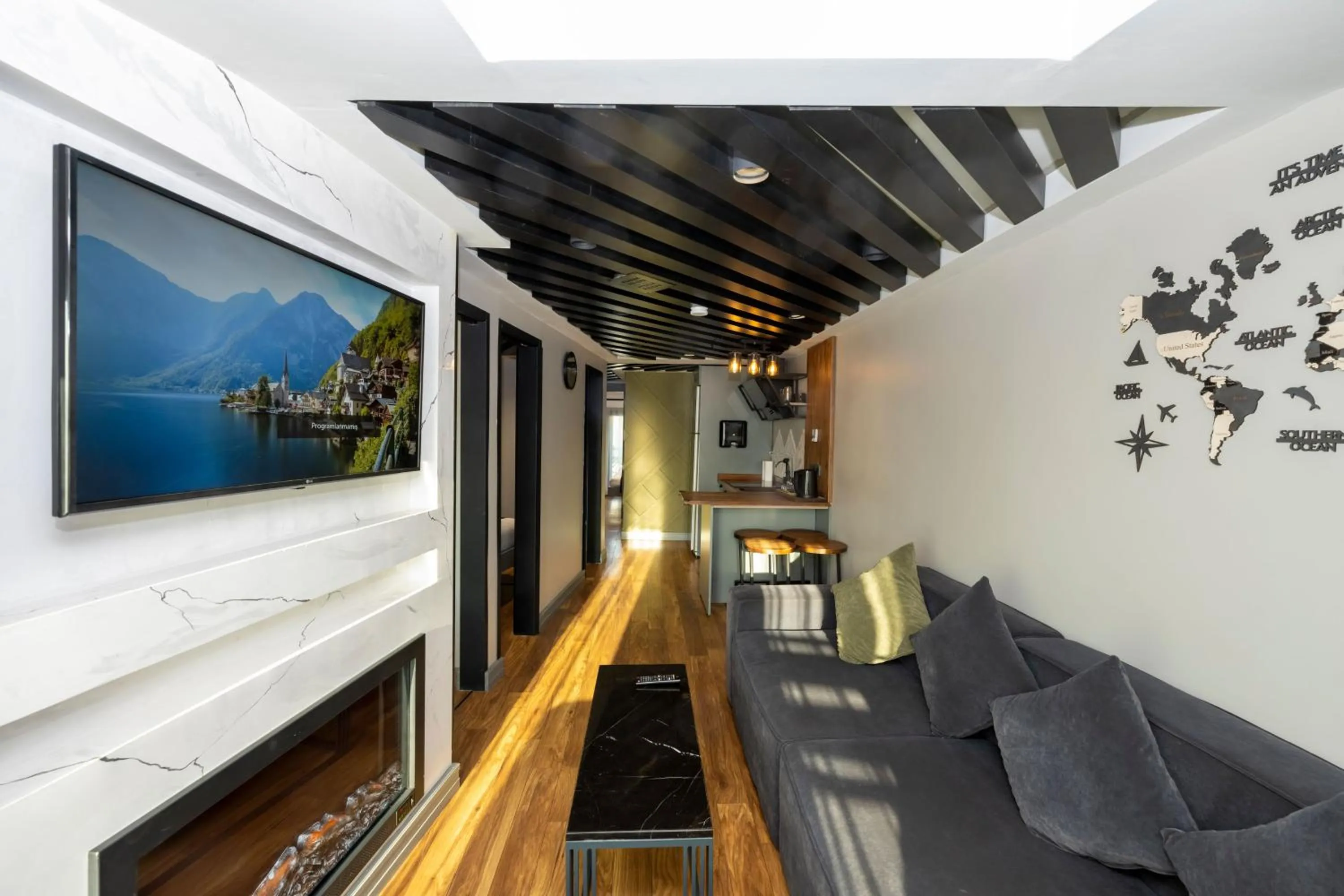 TV and multimedia in Roe Suite Hotel - TAKSIM