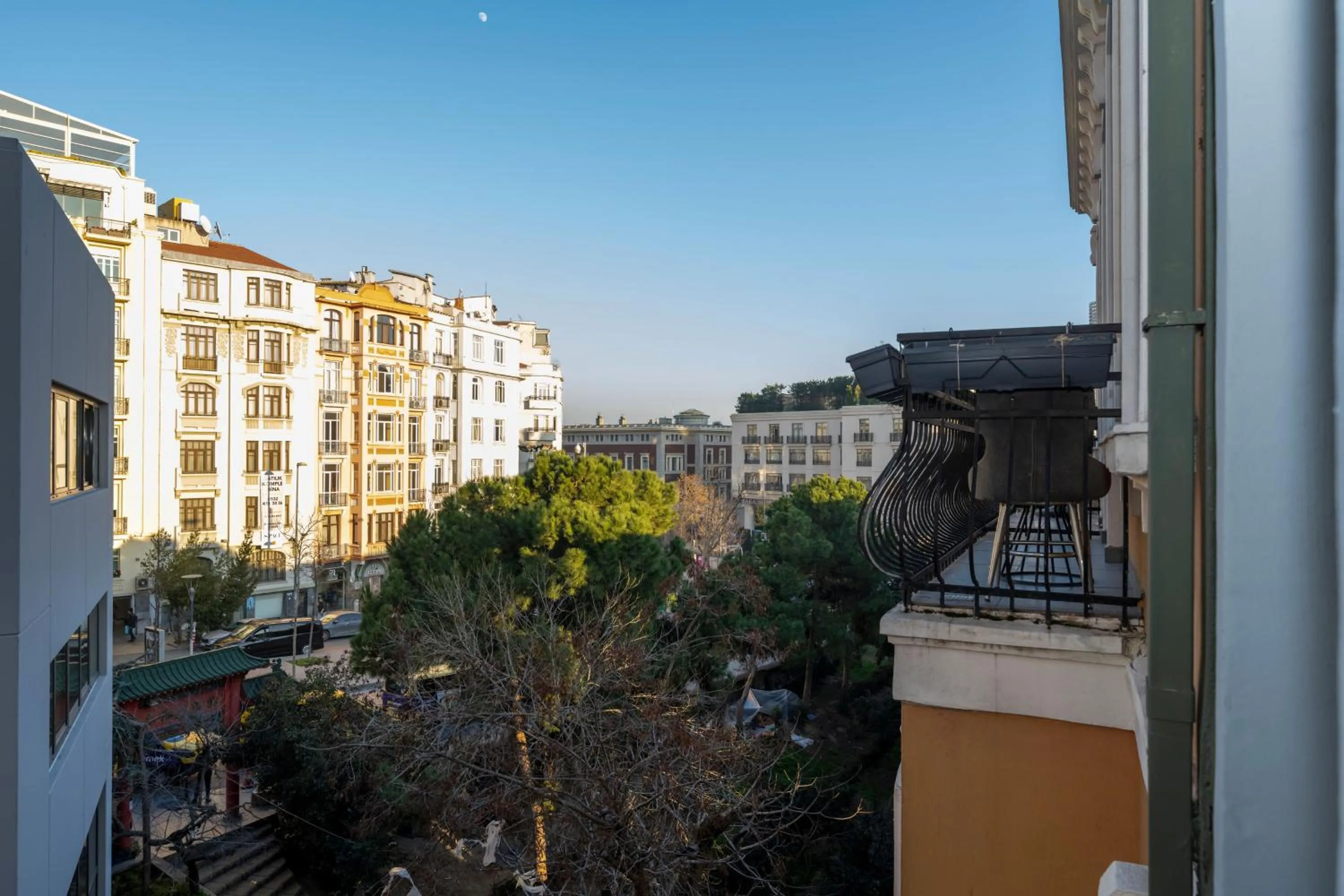 Day in Roe Suite Hotel - TAKSIM