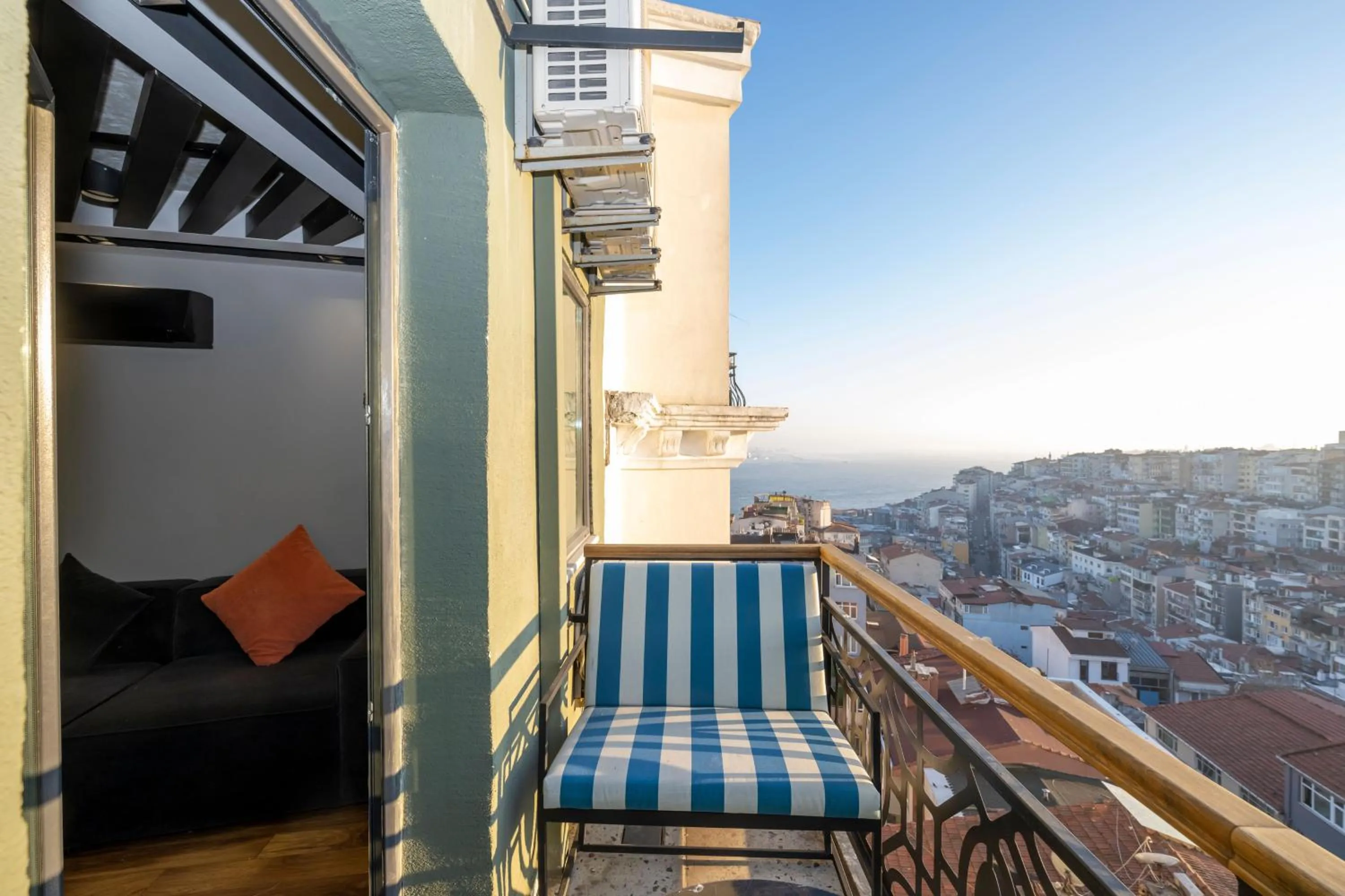 Day in Roe Suite Hotel - TAKSIM