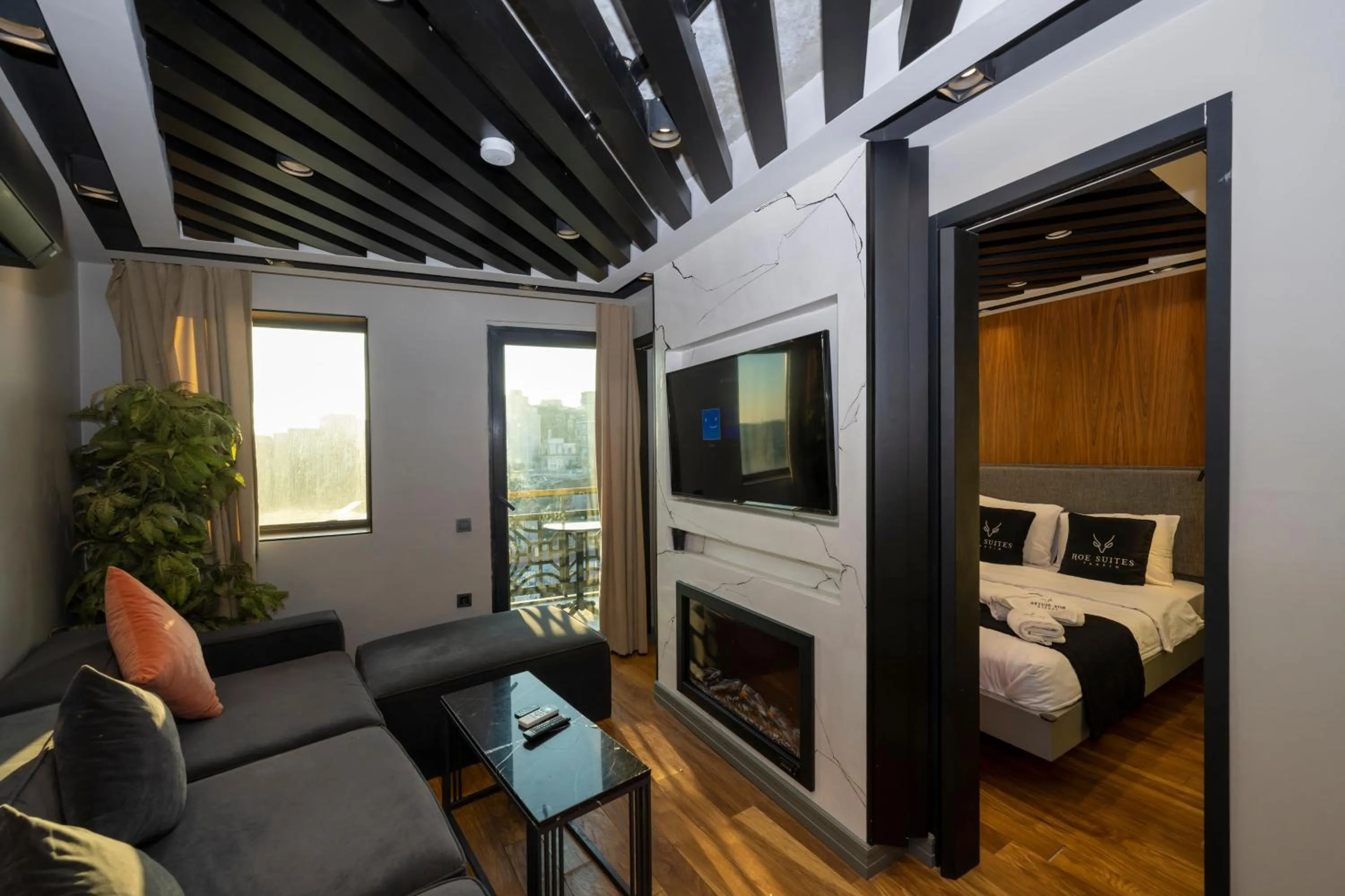 Seating area, Bed in Roe Suite Hotel - TAKSIM