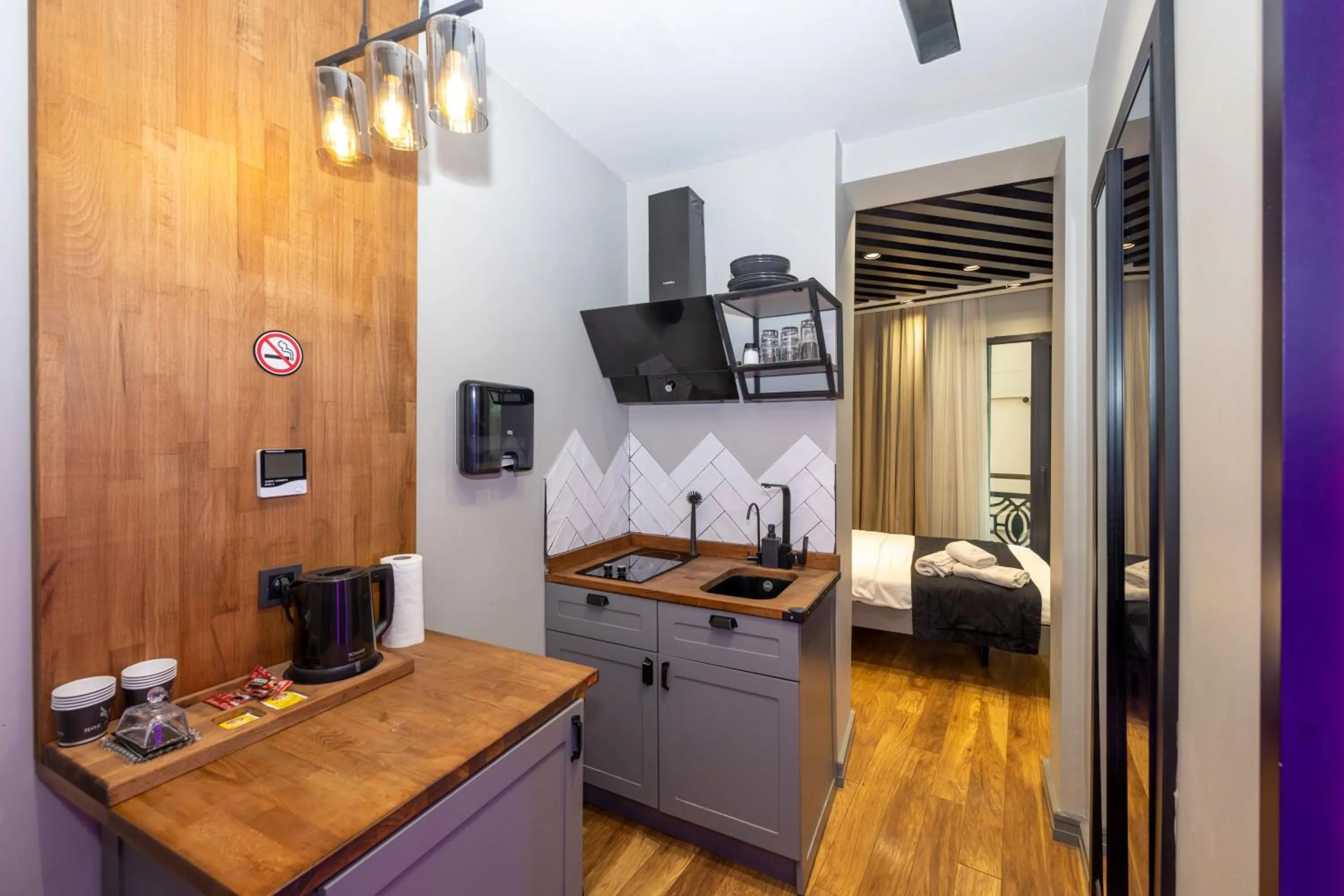 Kitchen or kitchenette, Bed in Roe Suite Hotel - TAKSIM